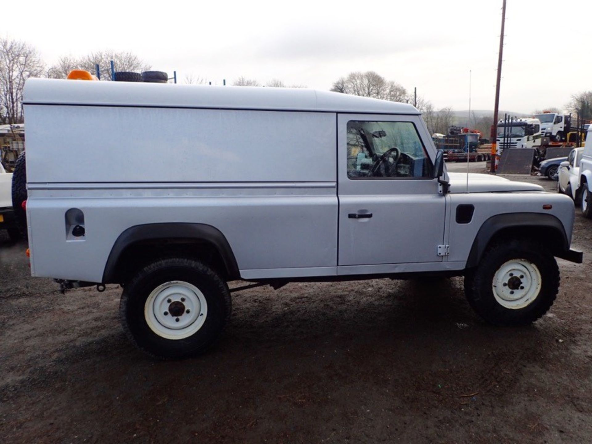 Land Rover 110 Defender TD 4WD utility vehicle Registration Number: MJ12 TWX Date of Registration: - Image 5 of 11