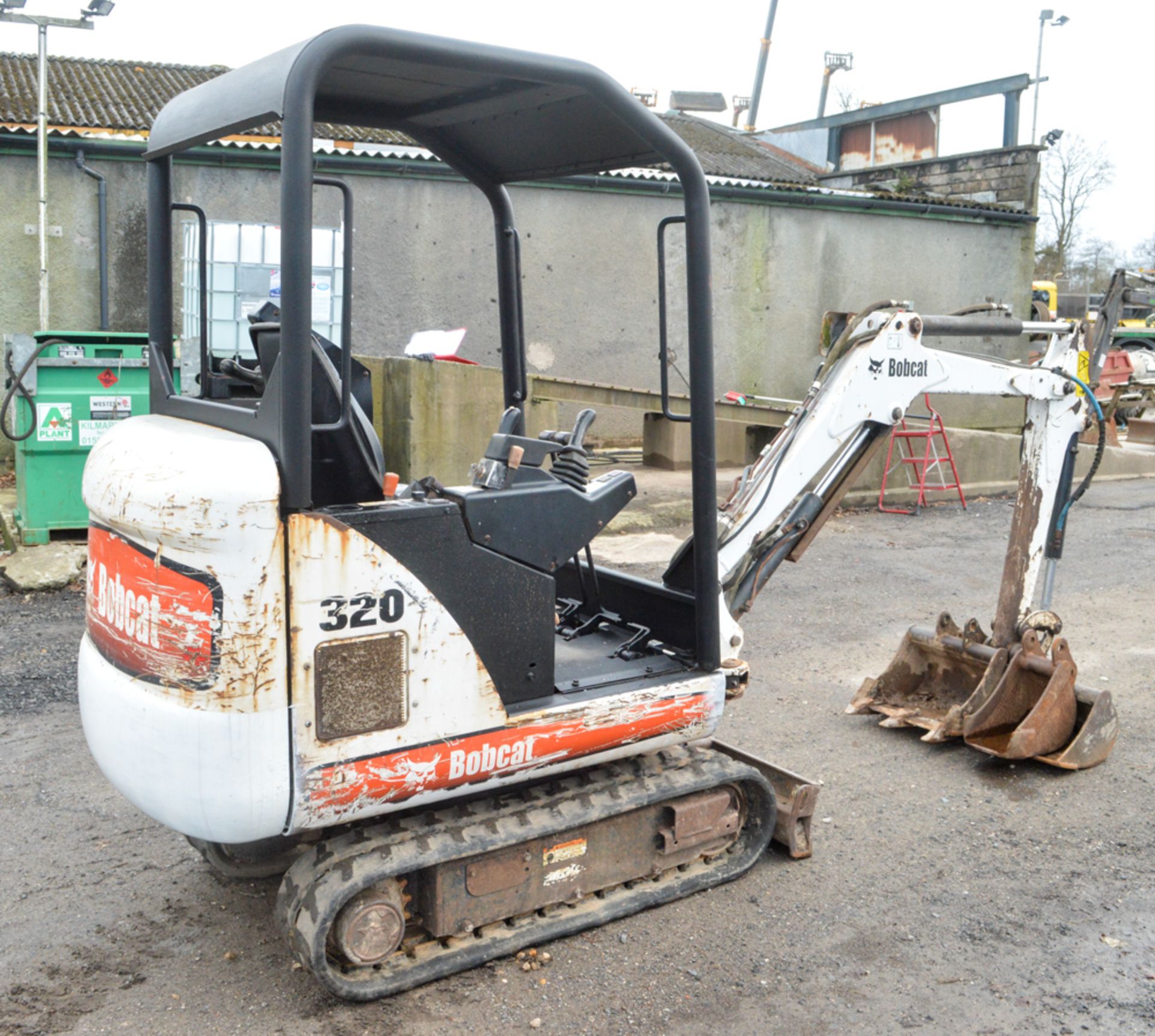 Bobcat 320 1.5 tonne rubber tracked mini excavator Year: S/N: Recorded Hours: 2324 blade & 3 - Image 3 of 11