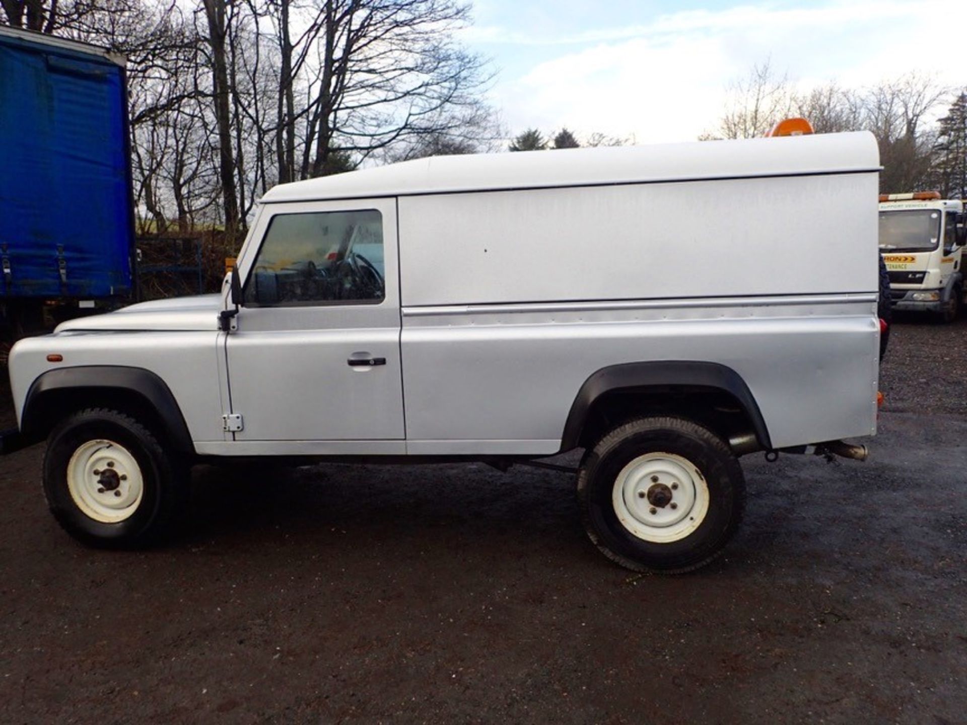 Land Rover 110 Defender TD 4WD utility vehicle Registration Number: MJ12 TWX Date of Registration: - Image 6 of 11