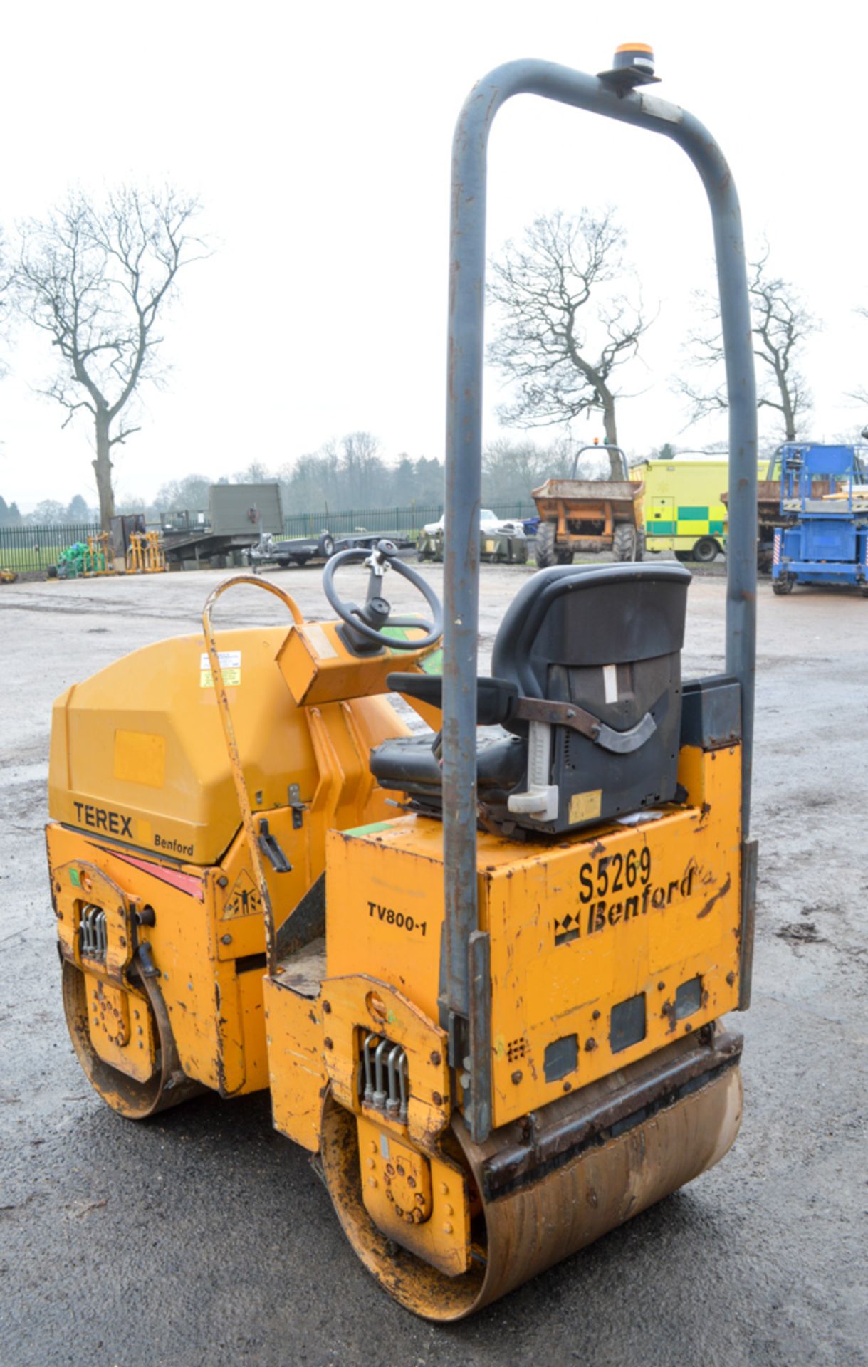 Benford Terex TV800-1 double drum ride on roller Year: 2004 S/N: E404HU096 Recorded Hours: 1470 - Image 2 of 8