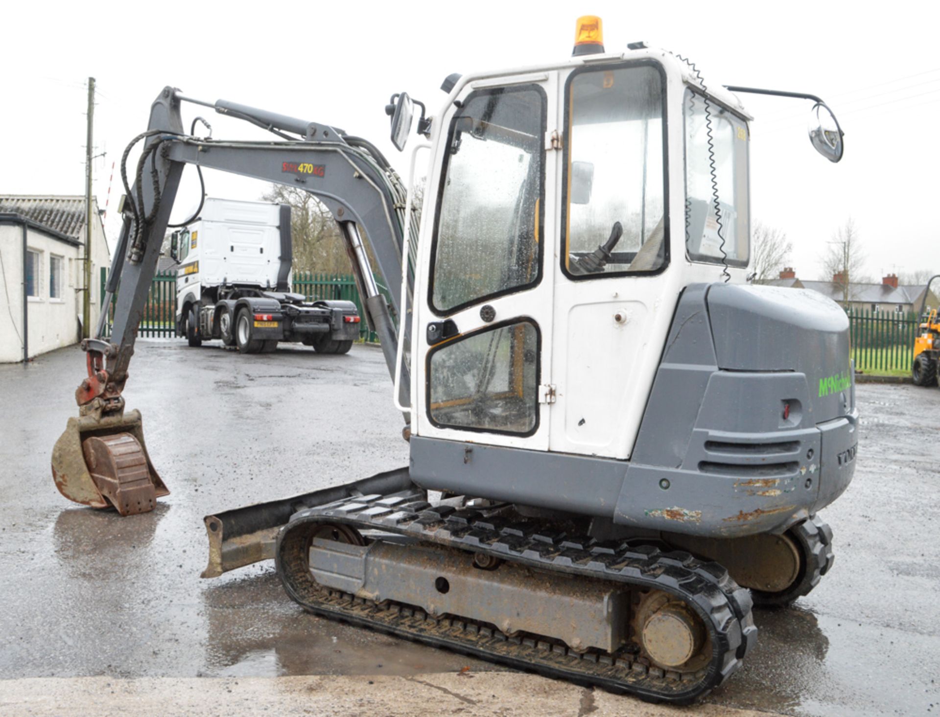 Volvo ECR45 4.5 tonne rubber tracked excavator Year: 2001 S/N: 28412773 Recorded Hours: 4545 - Image 2 of 11