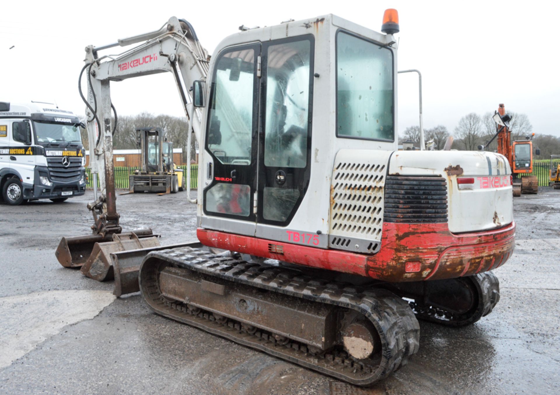 Takeuchi TB175 7.5 tonne rubber tracked excavator Year: 2007 S/N: 17517548 Recorded Hours: 7494 - Image 2 of 11
