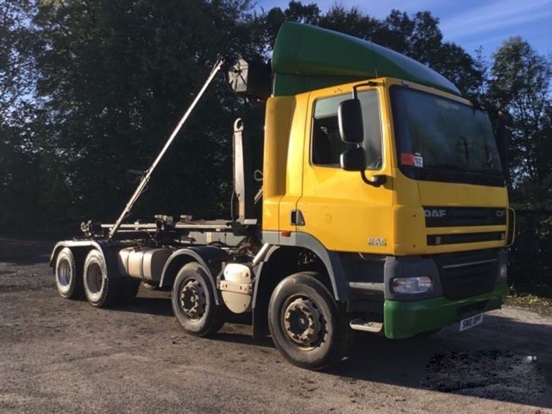 DAF CF85.410 8x4 hook loader lorry Registration Number: SN10 DPF Date of Registration: 15.06.2010 - Image 2 of 9