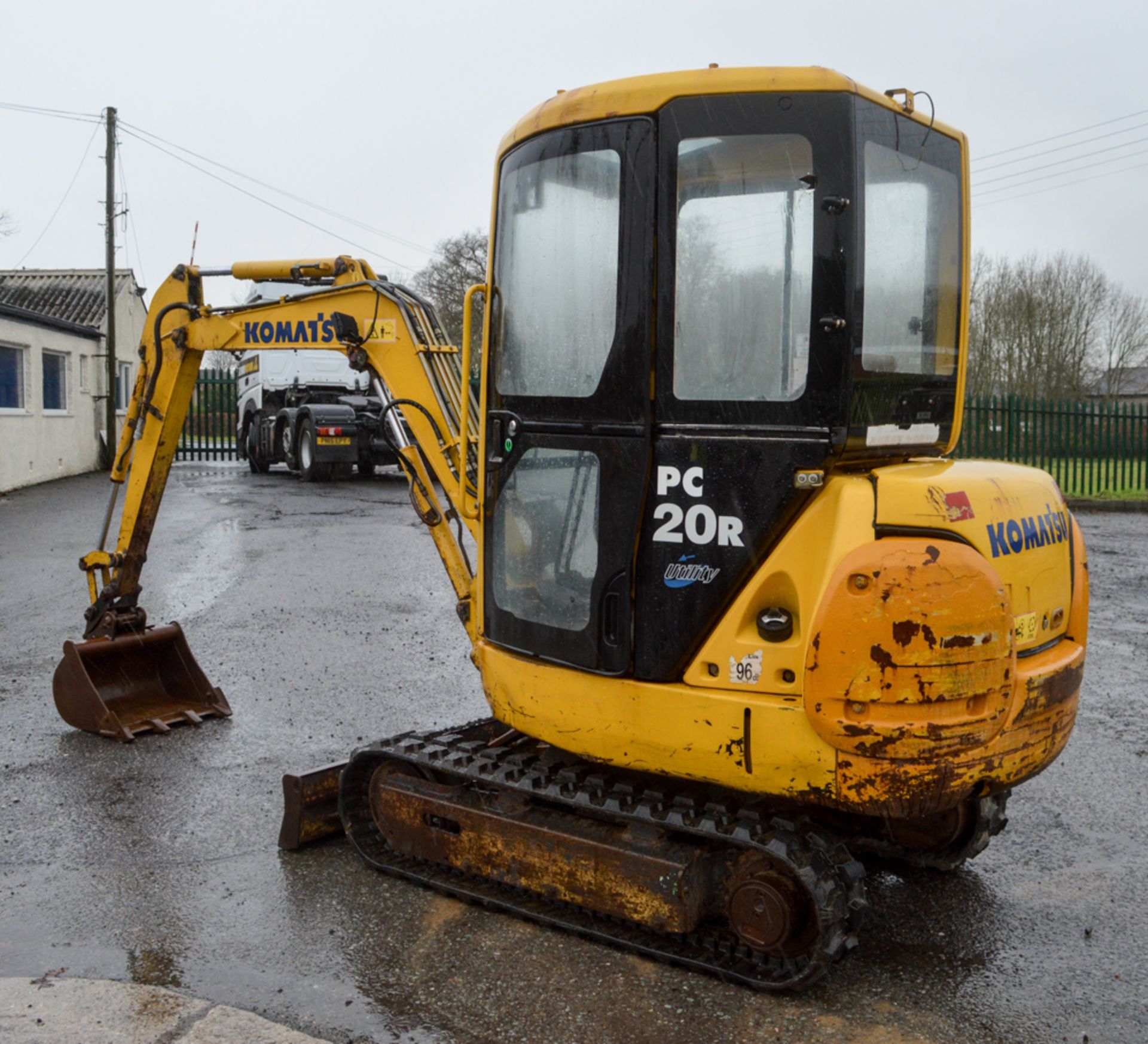 Komatsu PC20R 2.5 tonne rubber tracked mini excavator Year: 2004 S/N: 31719 Recorded Hours: 2941 - Image 2 of 11