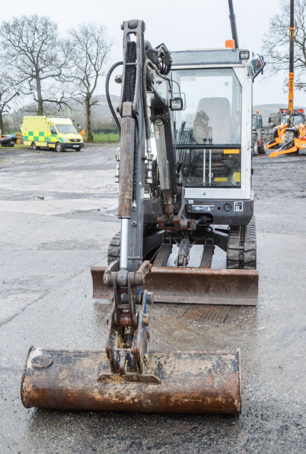 Volvo ECR28 2.8 tonne rubber tracked excavator Year: 2008 S/N: 11411 Recorded Hours: 3457 blade, - Image 5 of 11