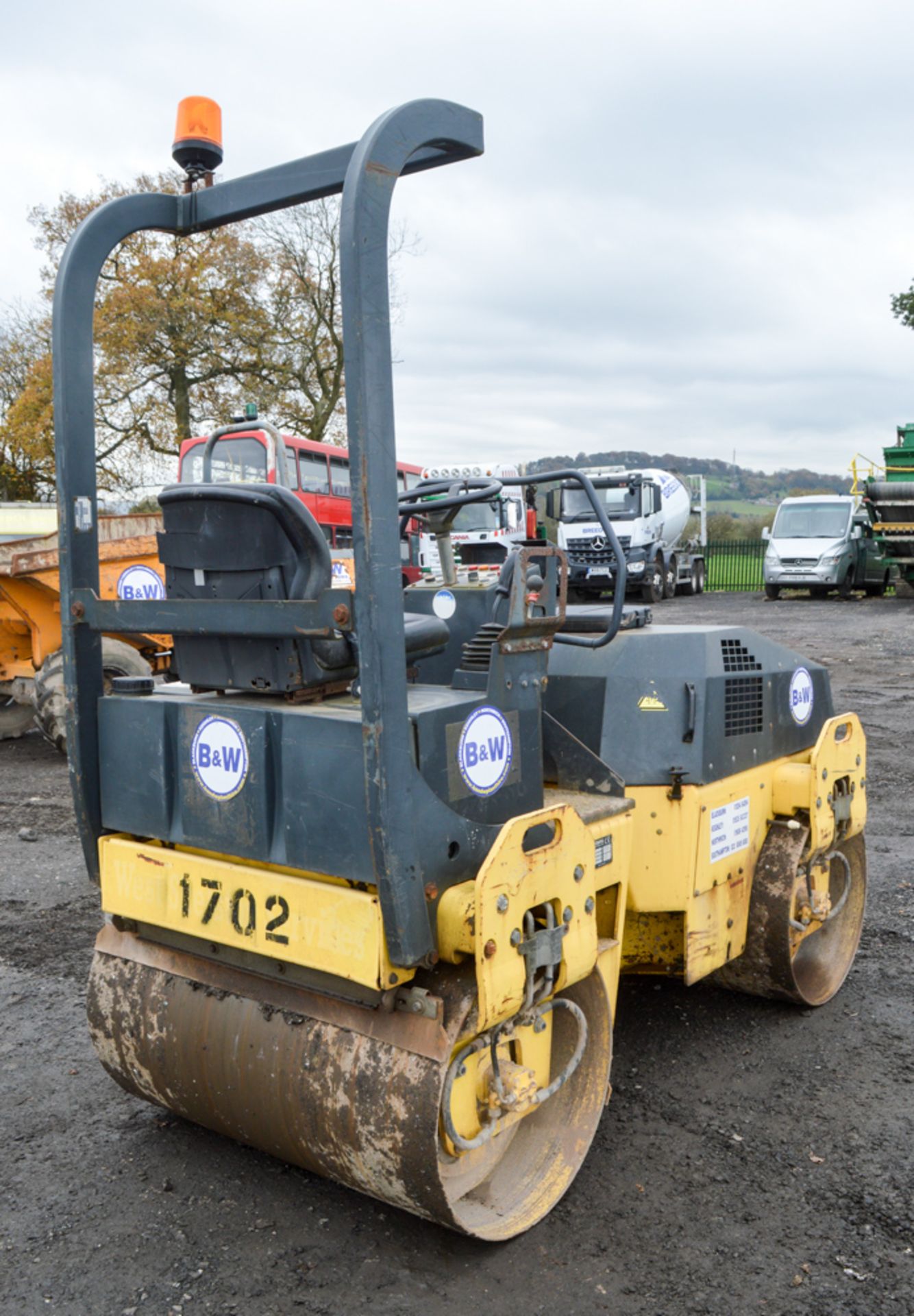 Bomag BW120 AD-3 double drum ride on roller Year: 2004 S/N: 519815 Recorded Hours: Not displayed ( - Image 3 of 8