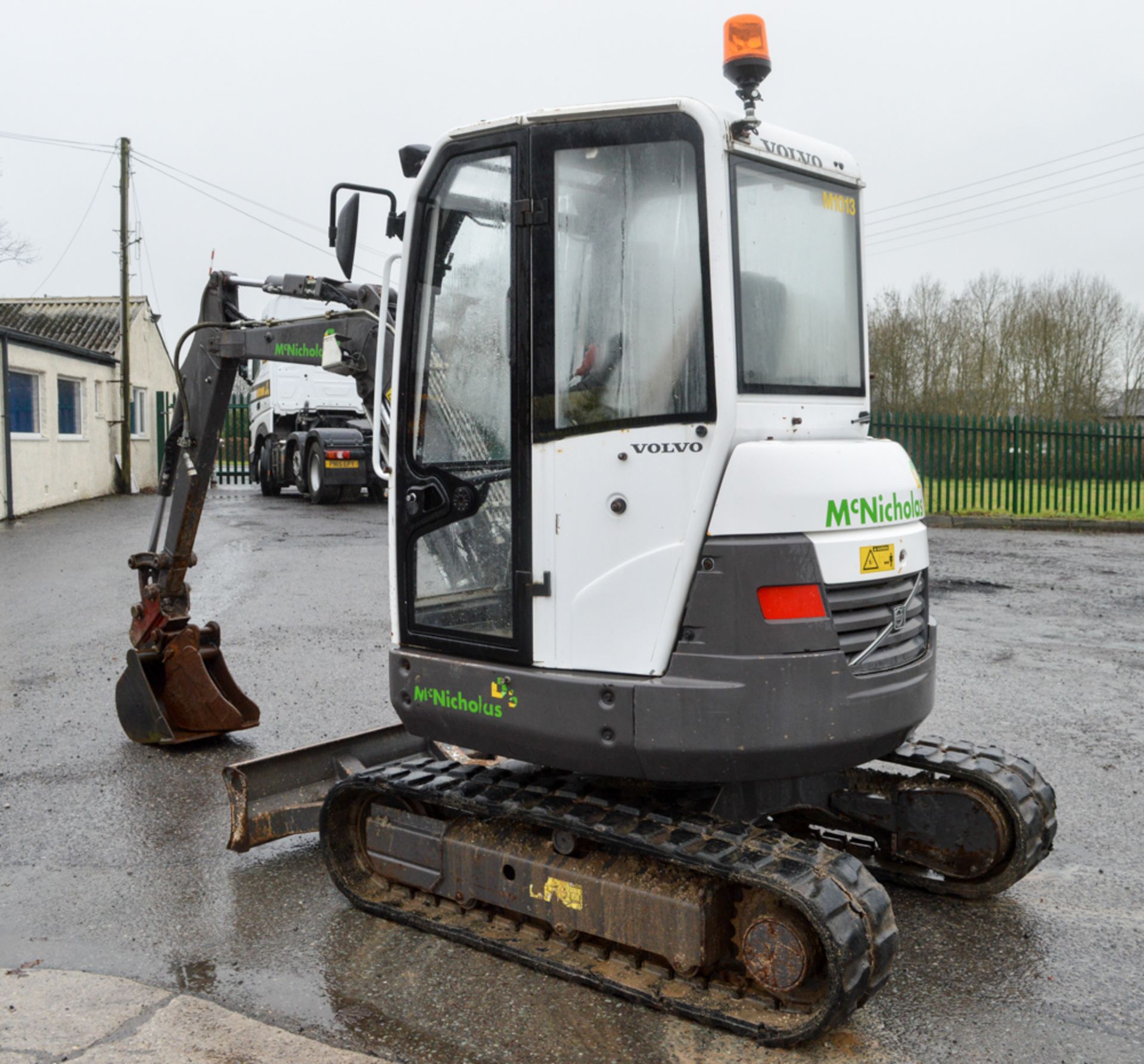 Volvo ECR28 2.8 tonne rubber tracked excavator Year: 2008 S/N: 111409 Recorded Hours: 2627 blade, - Image 2 of 11