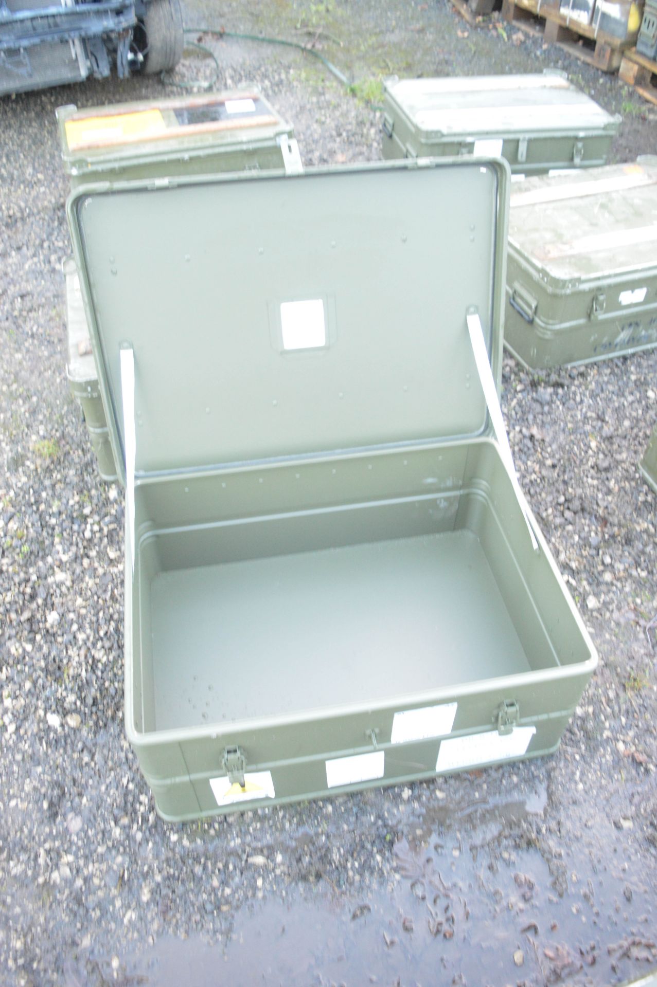 Zarges Aluminium shipping box (Ex MOD) Dimensions: 77cm L x 57cm W x 30cm D - Image 2 of 2
