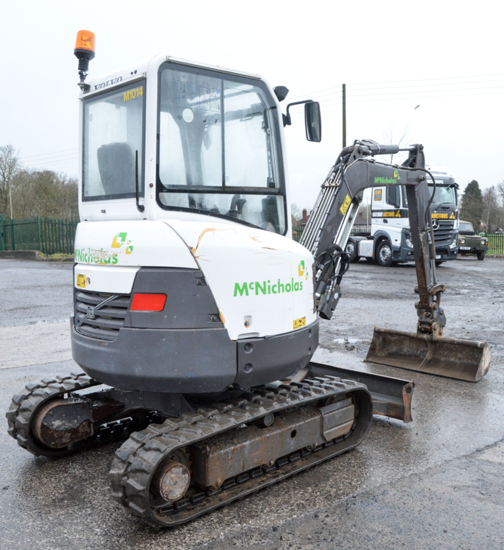 Volvo ECR28 2.8 tonne rubber tracked excavator Year: 2008 S/N: 11411 Recorded Hours: 3457 blade, - Image 3 of 11