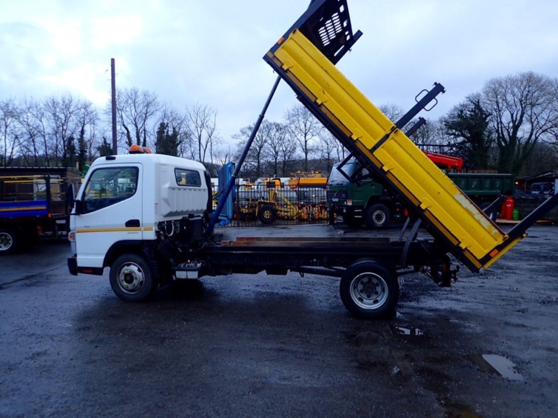 Mitsubishi Canter Fuso  7C15 34 7.5 tonne tipper lorry Registration Number: CN13 NRF Date of - Image 10 of 11