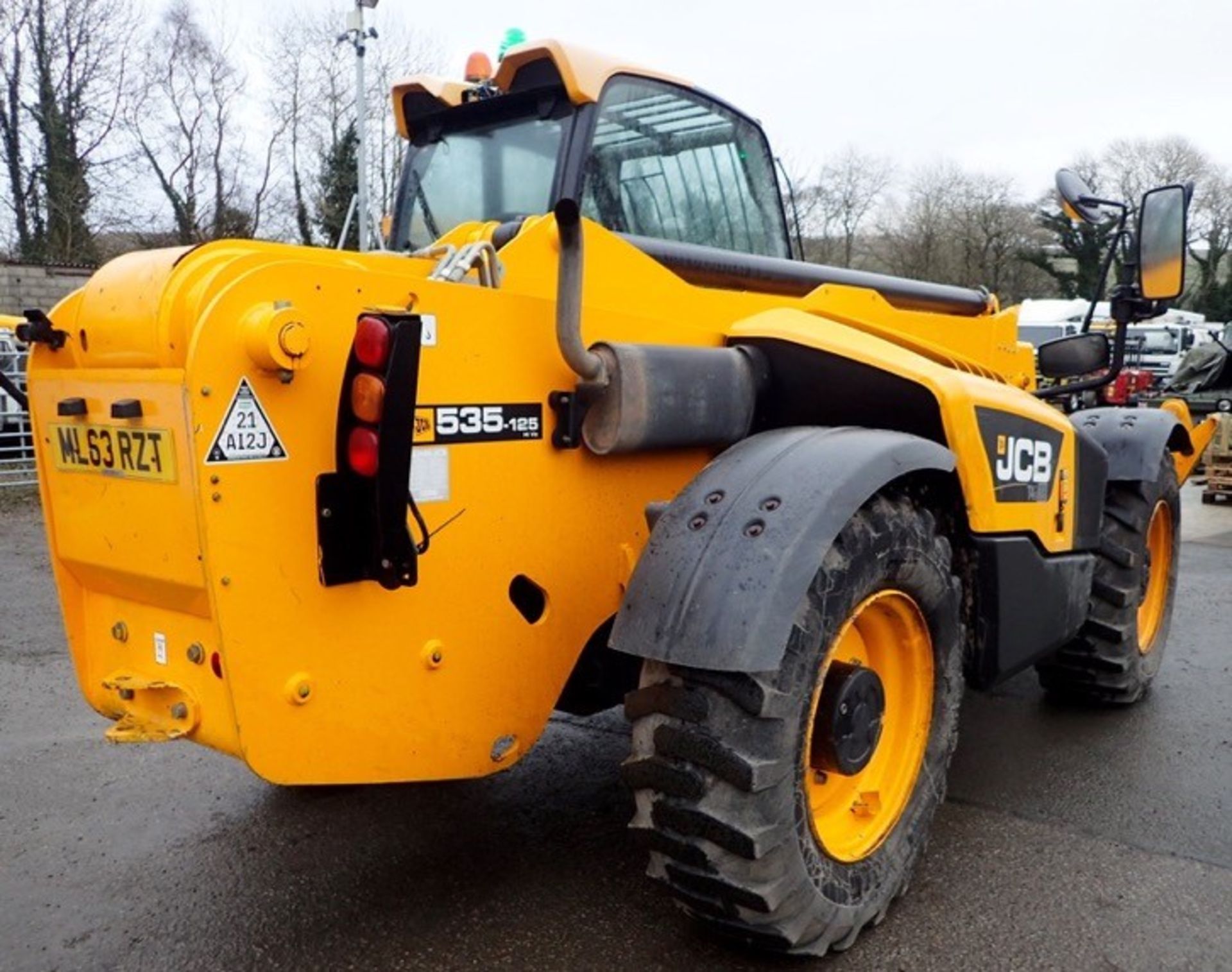 JCB 535-125 Hi-Viz T4i 12.5 metre telescopic handler Year: 2013 S/N: 2179163 Recorded Hours: 3802 - Image 2 of 13