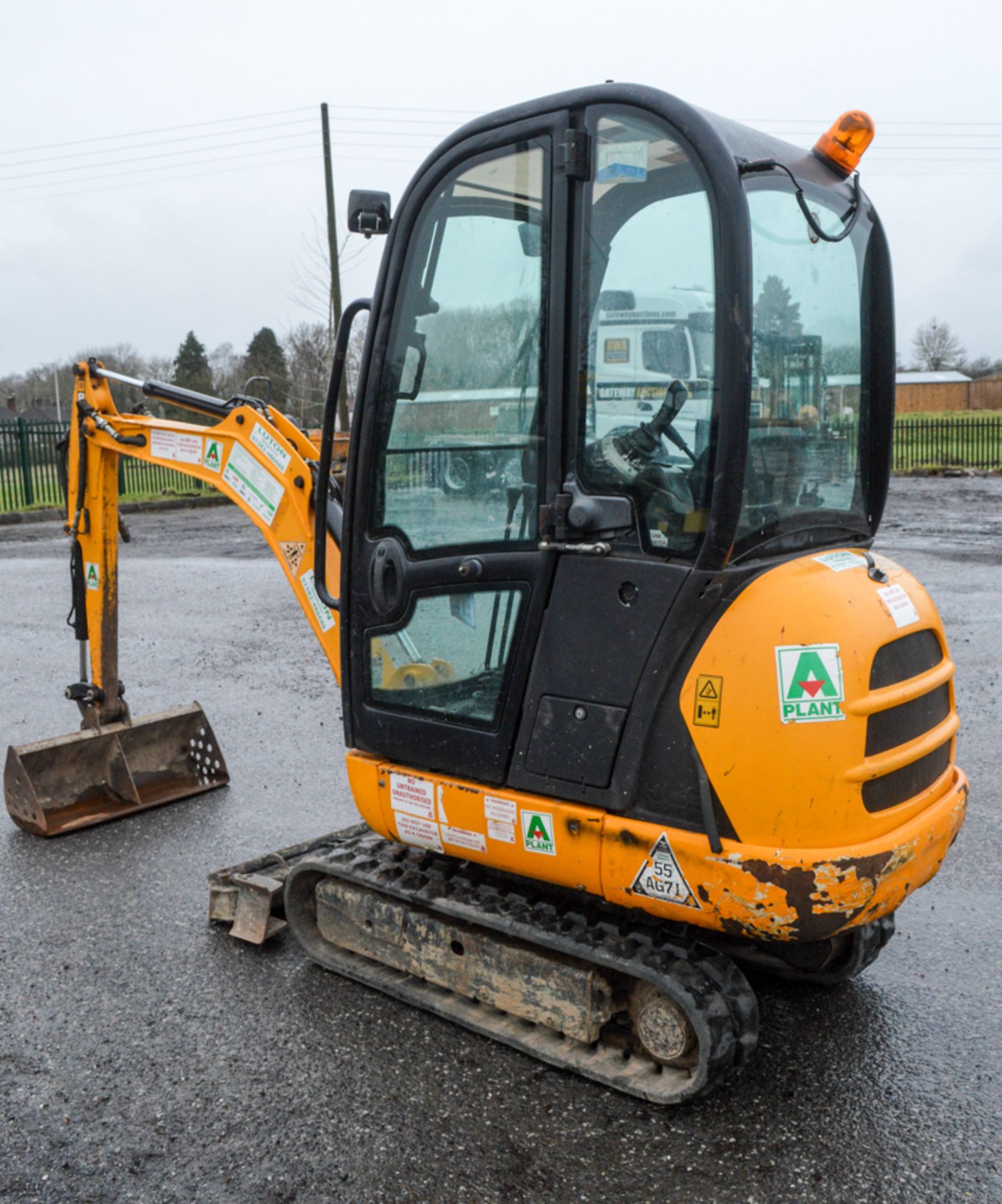 JCB 801.8 CTS 1.5 tonne rubber tracked mini excavator Year: 2013 S/N: 2073944 Recorded Hours: 1288 - Image 2 of 10