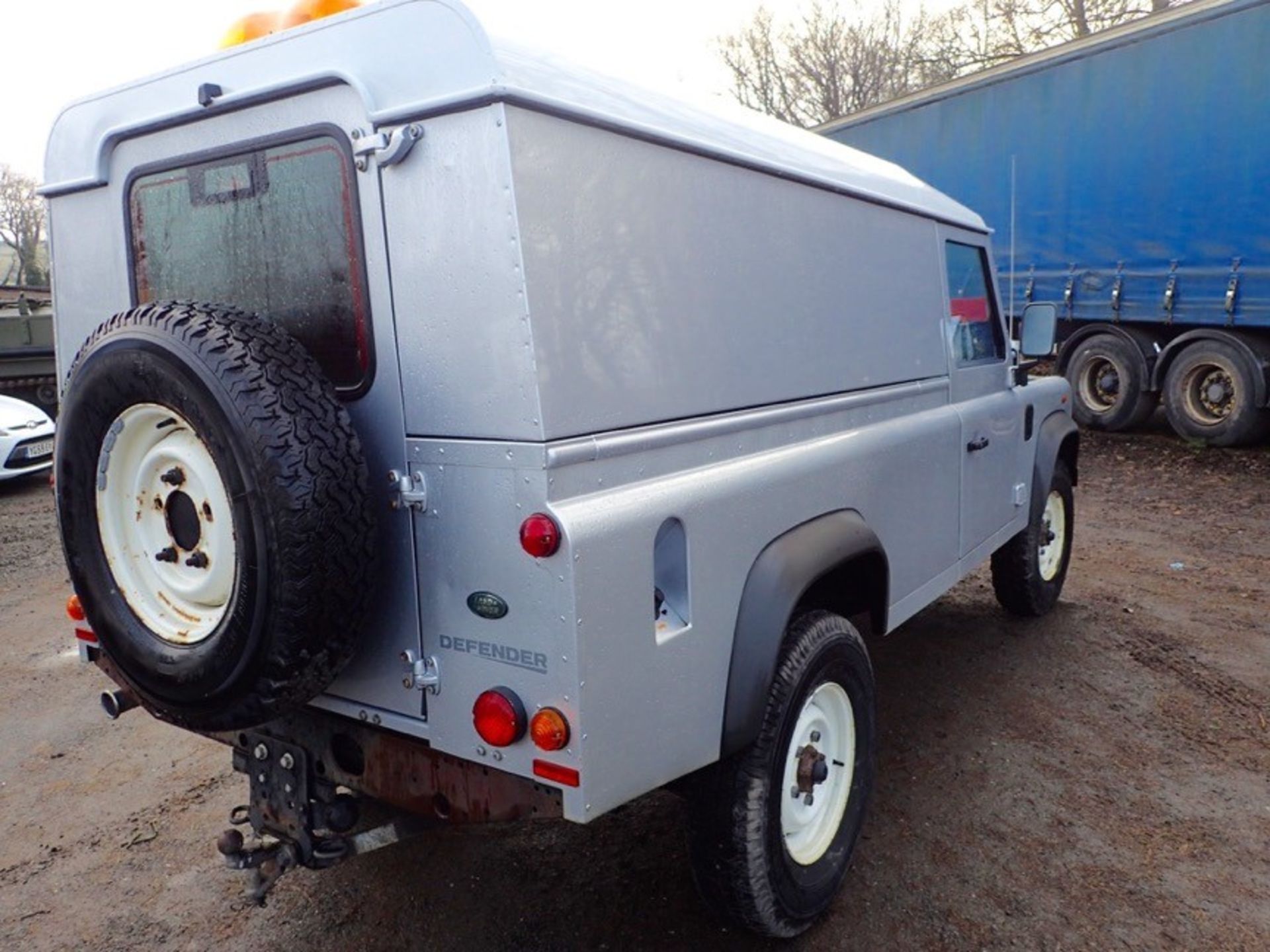 Land Rover 110 Defender TD 4WD utility vehicle Registration Number: MJ12 TWX Date of Registration: - Image 4 of 11