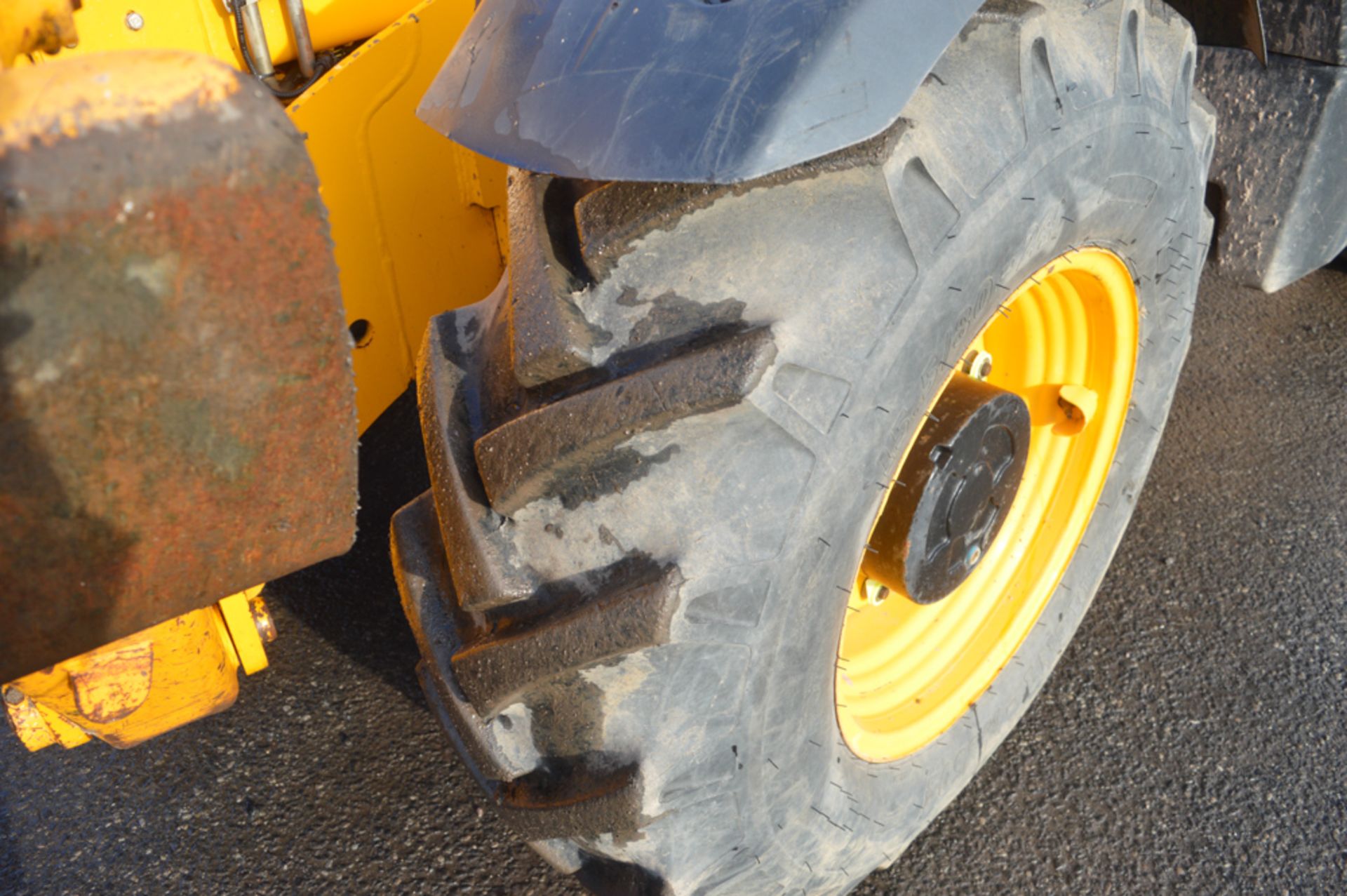 JCB 535-125 Hi-Viz 12.5 metre telescopic handler Year: 2011 S/N: 1529478 Recorded Hours: 4005 c/w - Image 10 of 13