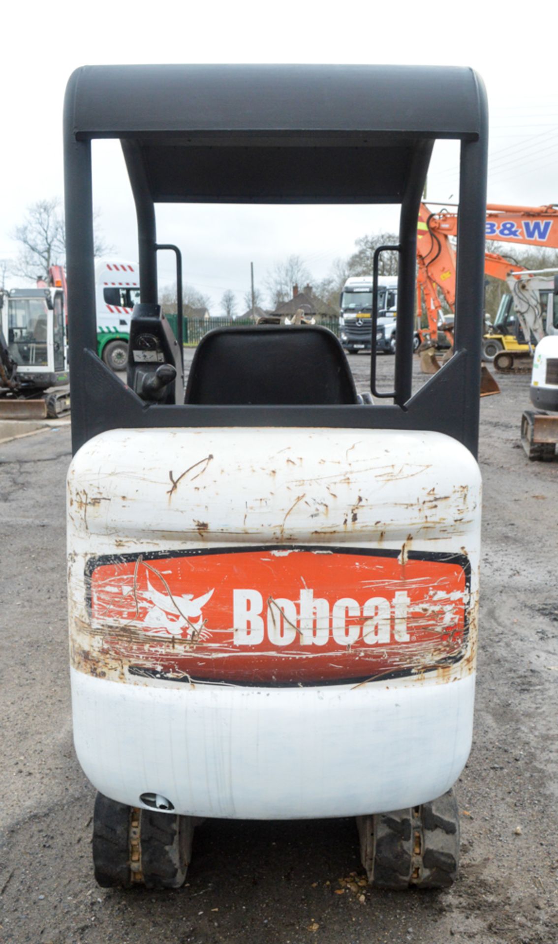 Bobcat 320 1.5 tonne rubber tracked mini excavator Year: S/N: Recorded Hours: 2324 blade & 3 - Image 6 of 11