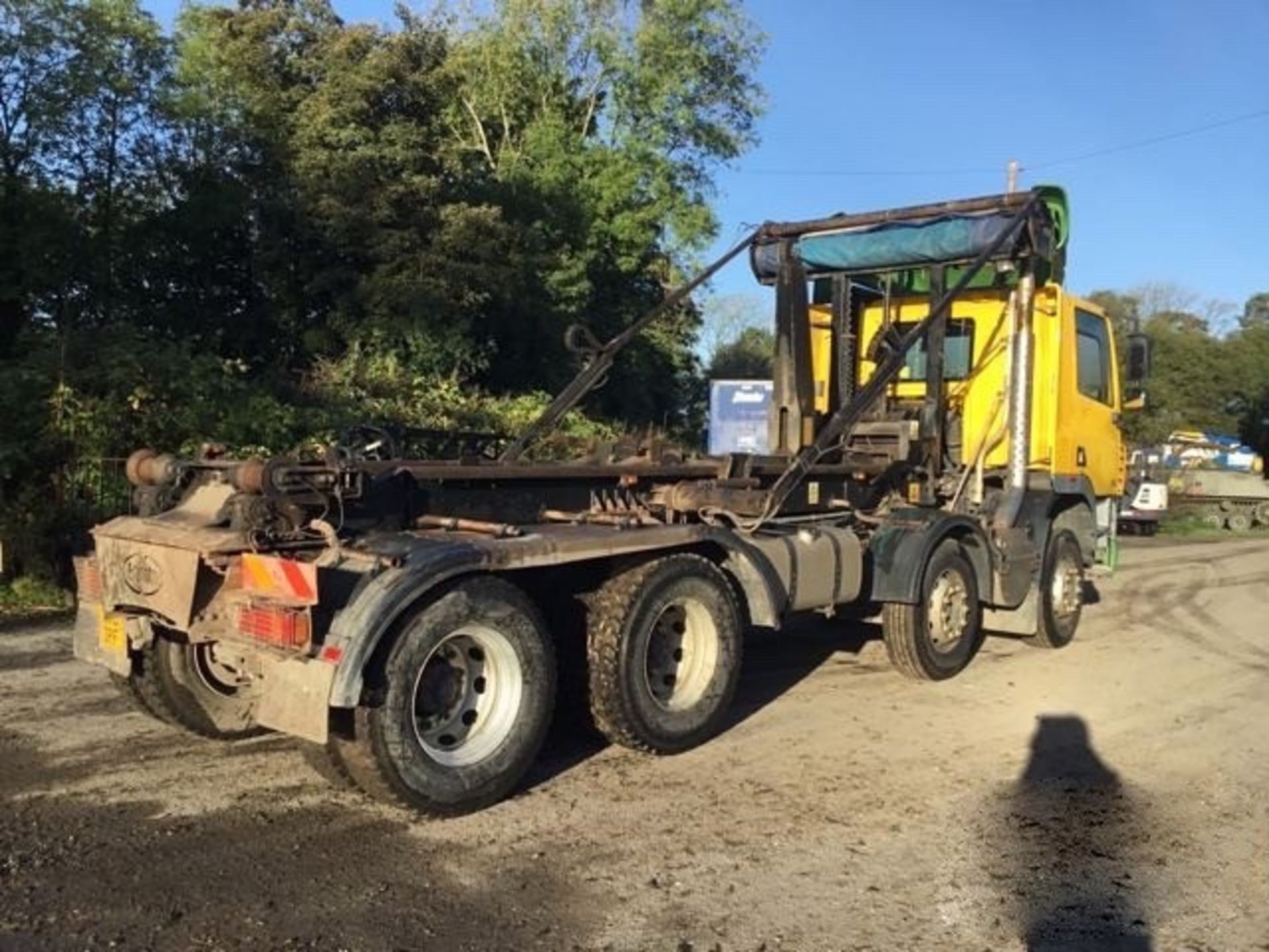 DAF CF85.410 8x4 hook loader lorry Registration Number: SN10 DPF Date of Registration: 15.06.2010 - Image 3 of 9