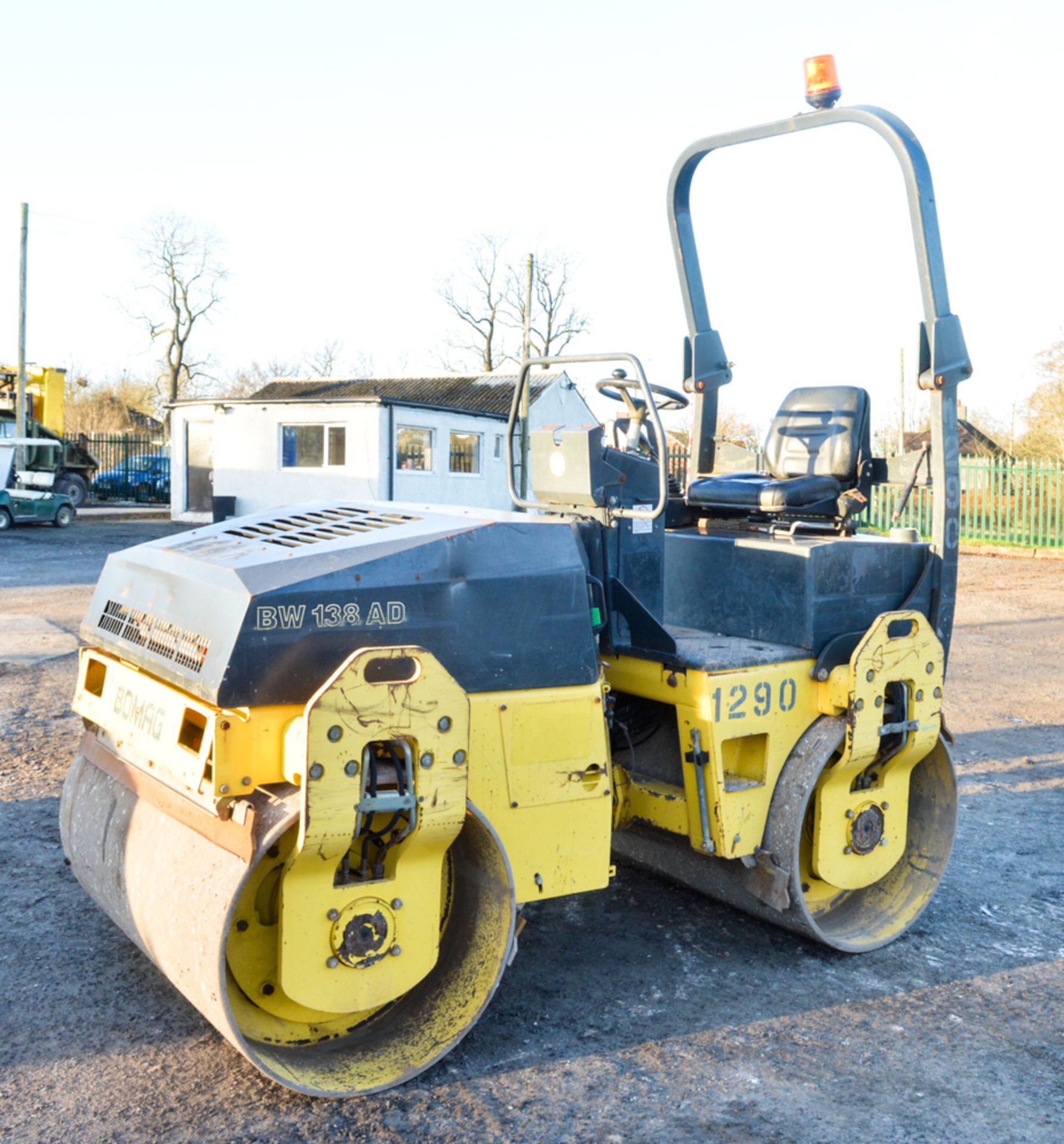 Bomag BW138AD double drum ride on roller Year: 2005 S/N: 42234 Recorded Hours: 749 1290 - Image 4 of 7