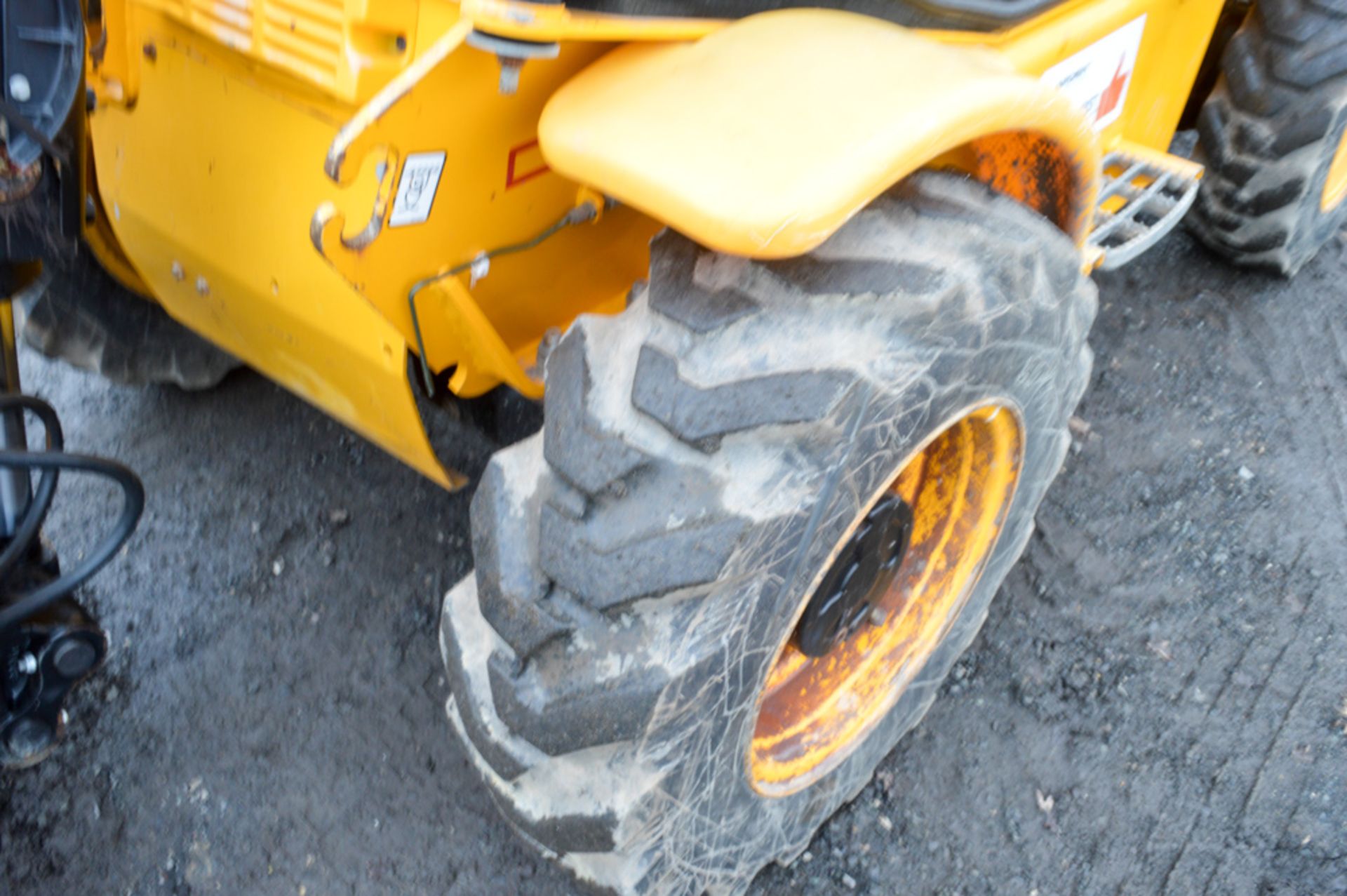 JCB 520-50 5 metre telescopic handler Year: 2014 S/N: 1462668 Recorded Hours: 1594 c/w air - Image 9 of 13