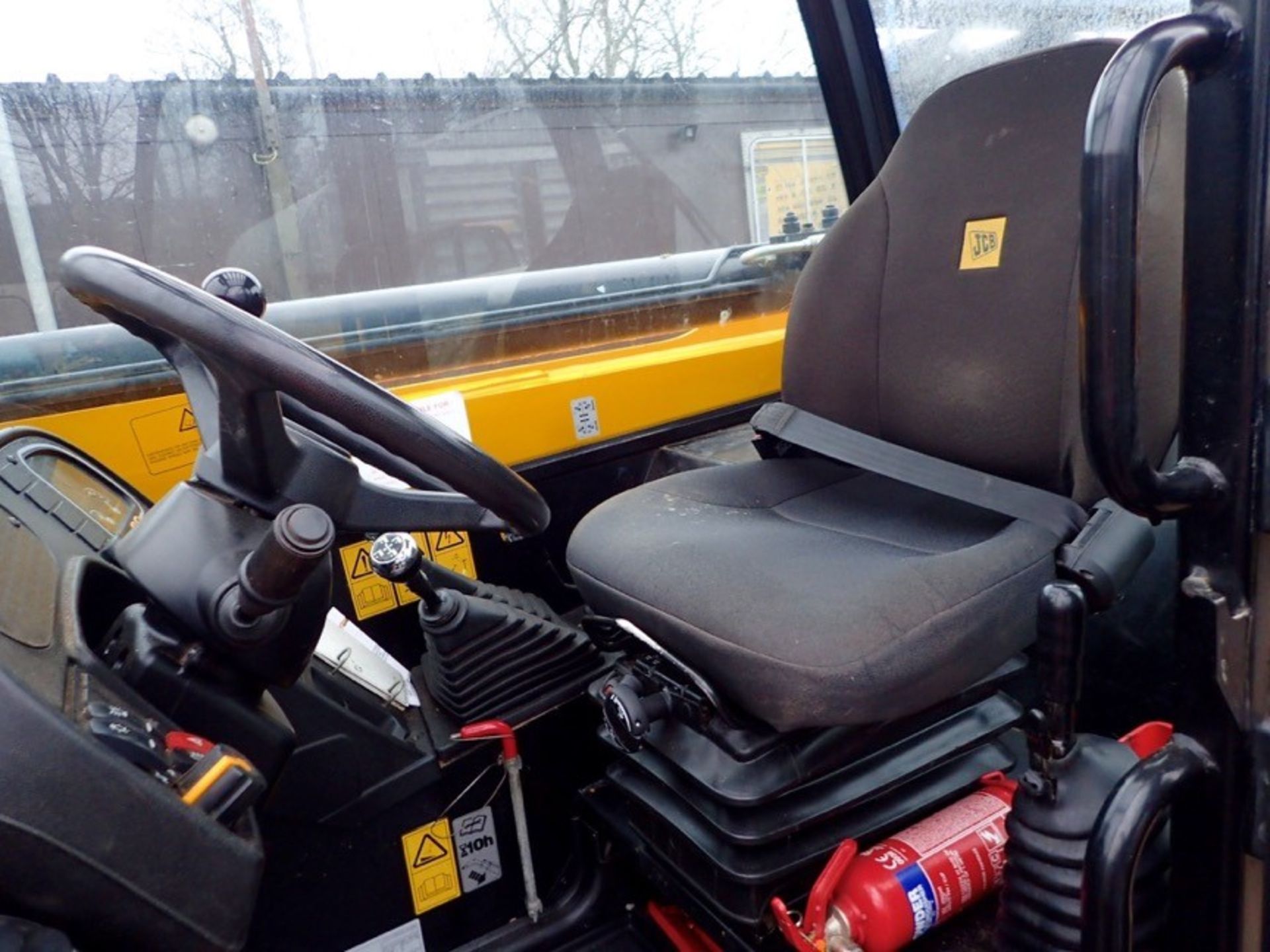 JCB 535-125 Hi-Viz T4i 12.5 metre telescopic handler Year: 2013 S/N: 2179163 Recorded Hours: 3802 - Image 13 of 13