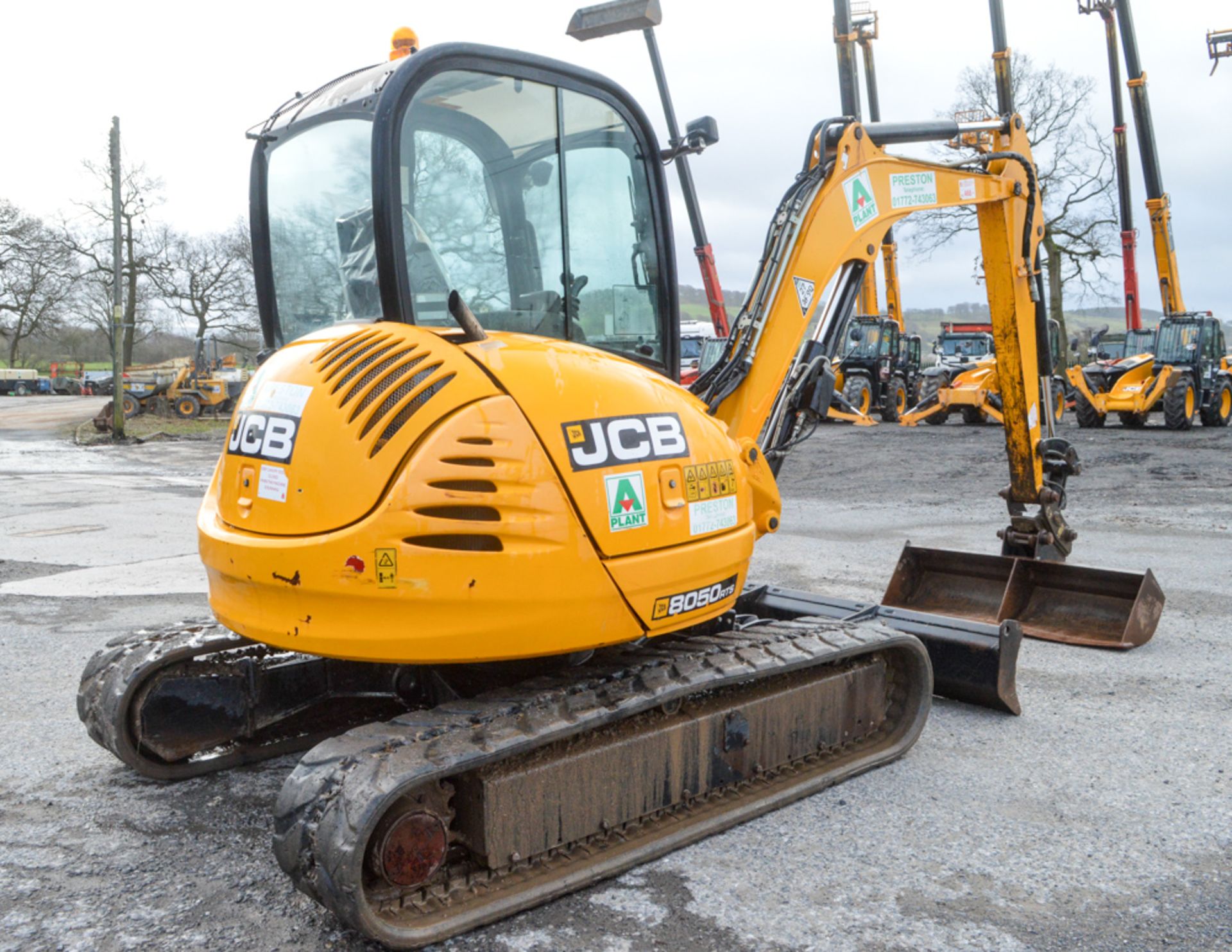 JCB 8050 RTS 5 tonne rubber tracked excavator Year: 2012 S/N: 174175 Recorded Hours: 2402 blade, - Image 3 of 11