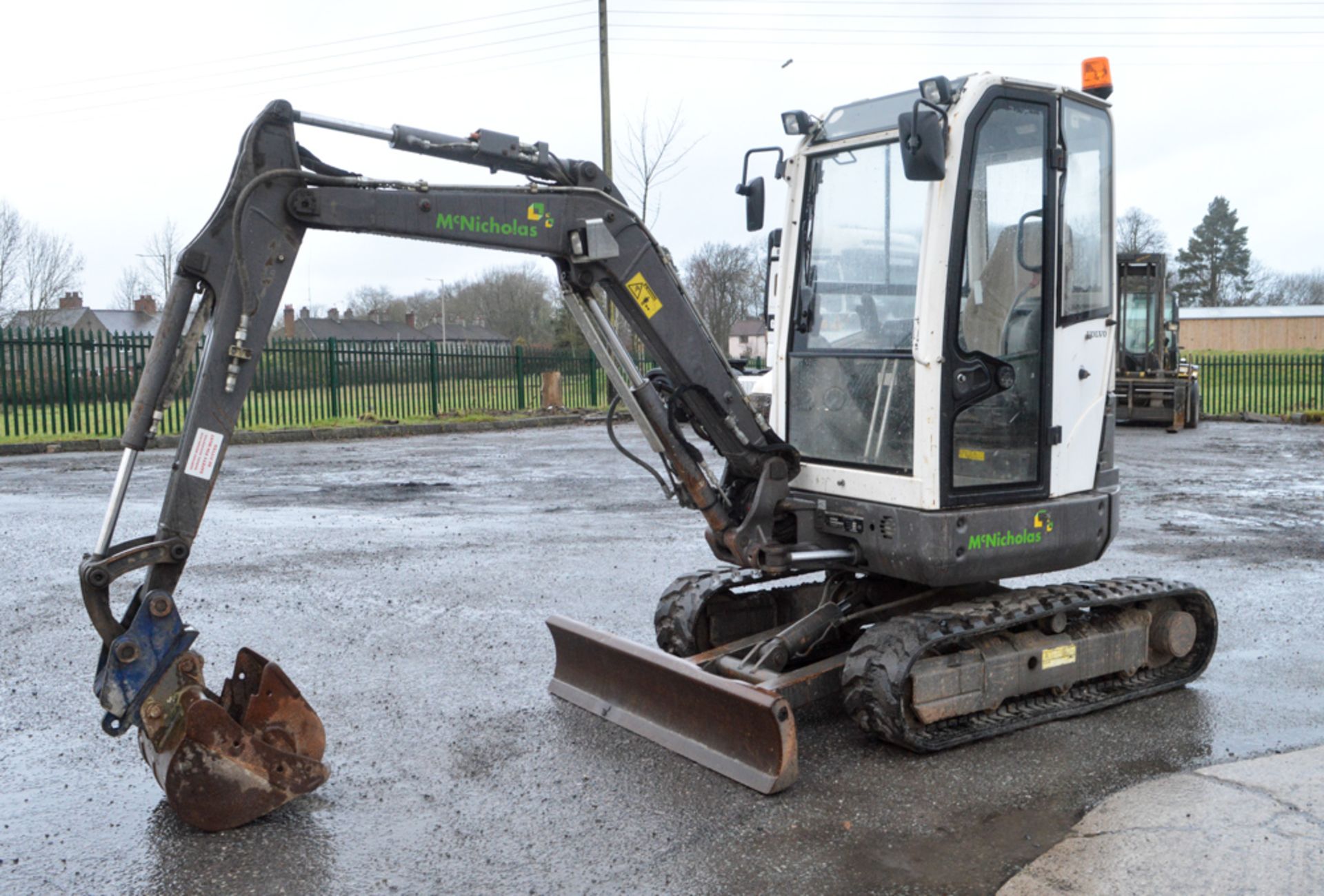 Volvo ECR28 2.8 tonne rubber tracked excavator Year: 2008 S/N: 111413 Recorded Hours: 1741 blade,