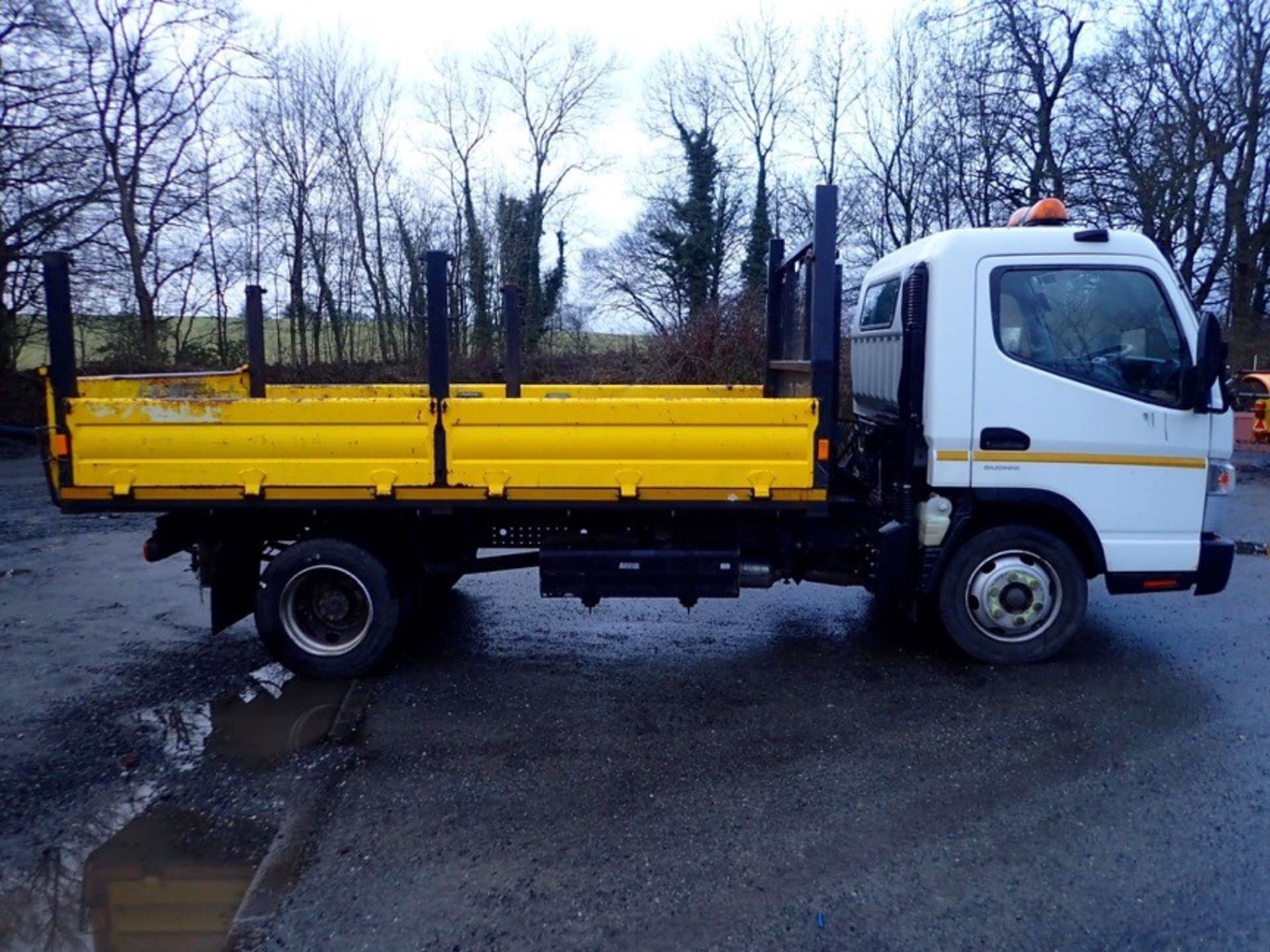 Mitsubishi Canter Fuso  7C15 34 7.5 tonne tipper lorry Registration Number: CN13 NRF Date of - Image 5 of 11