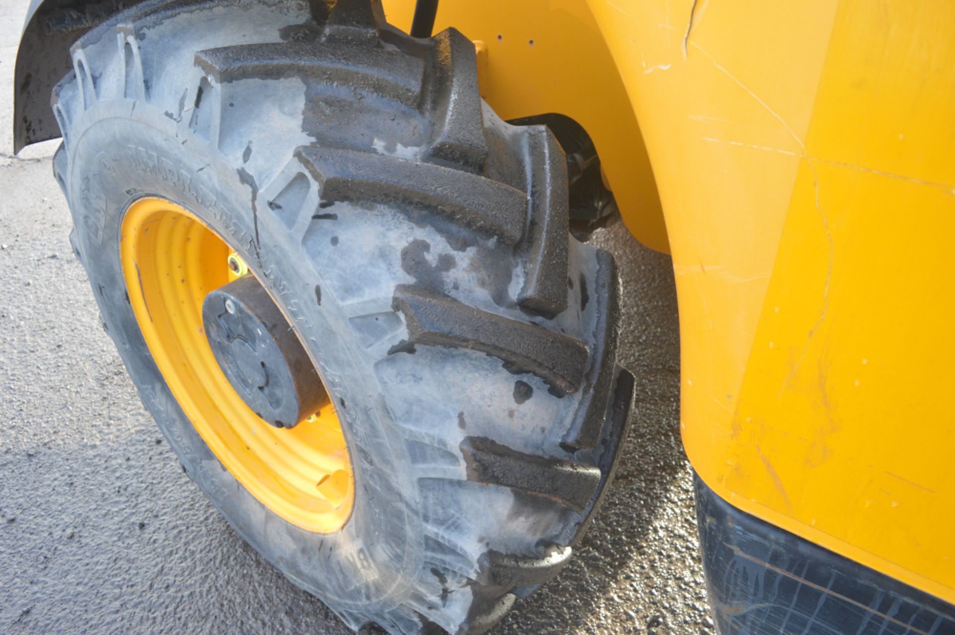 JCB 535-125 Hi-Viz 12.5 metre telescopic handler Year: 2011 S/N: 1529478 Recorded Hours: 4005 c/w - Image 8 of 13