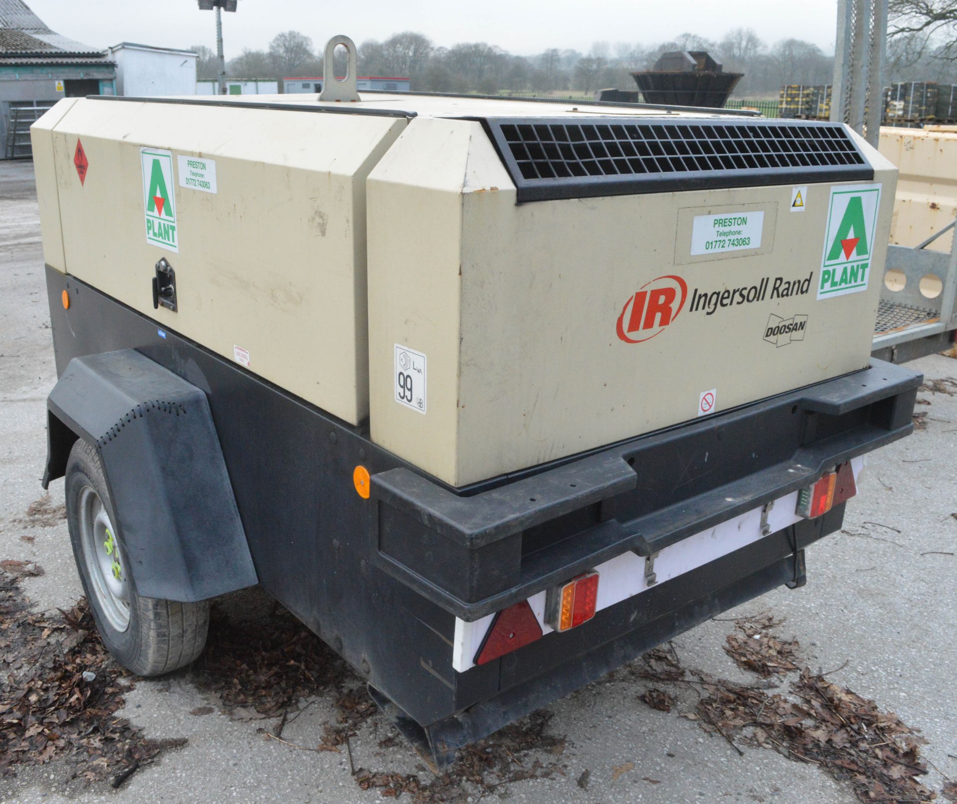 Ingersoll Rand 771 250 cfm diesel driven mobile air compressor Year: 2011 S/N: BY523009 Recorded - Image 2 of 4