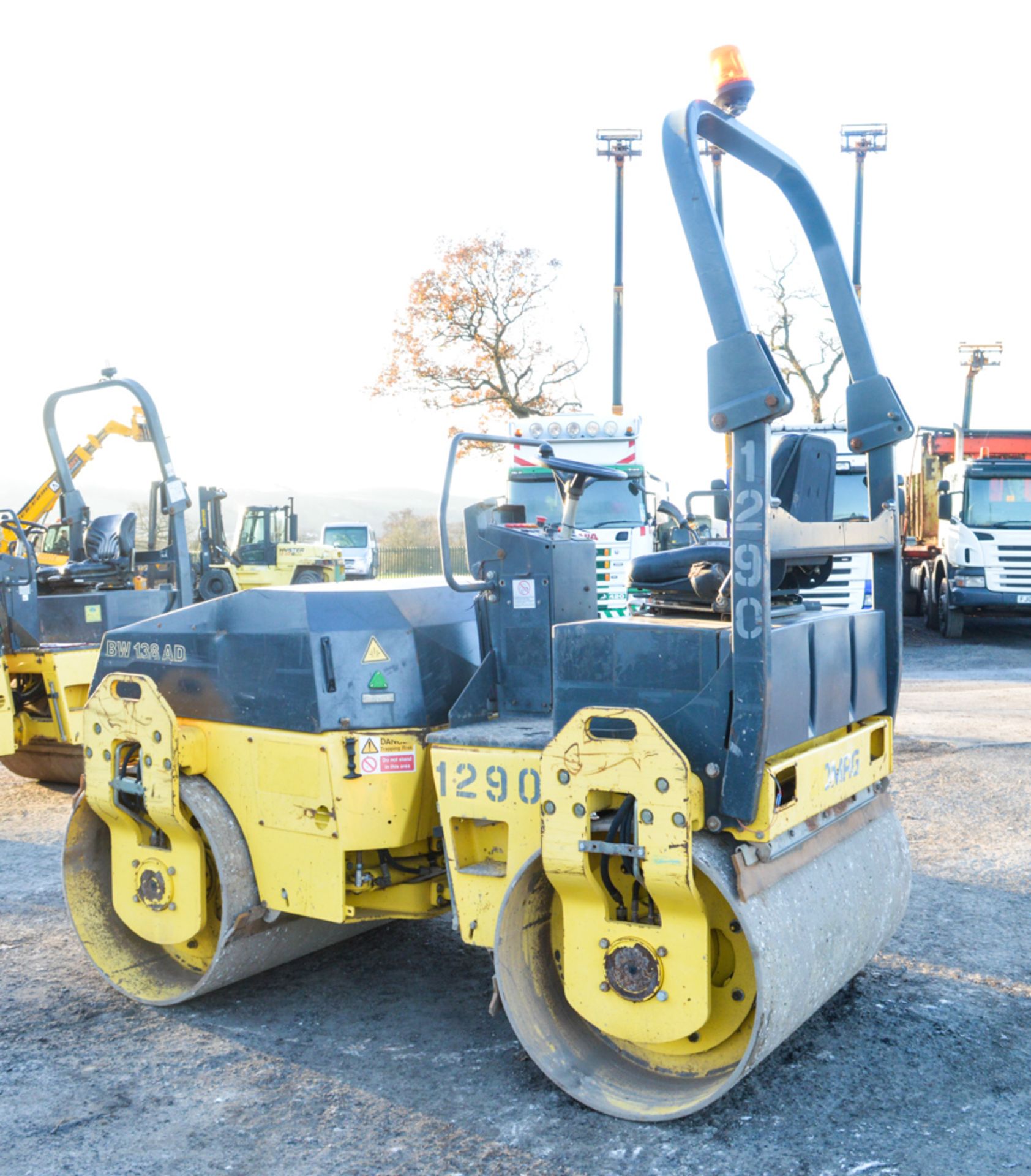 Bomag BW138AD double drum ride on roller Year: 2005 S/N: 42234 Recorded Hours: 749 1290 - Image 3 of 7