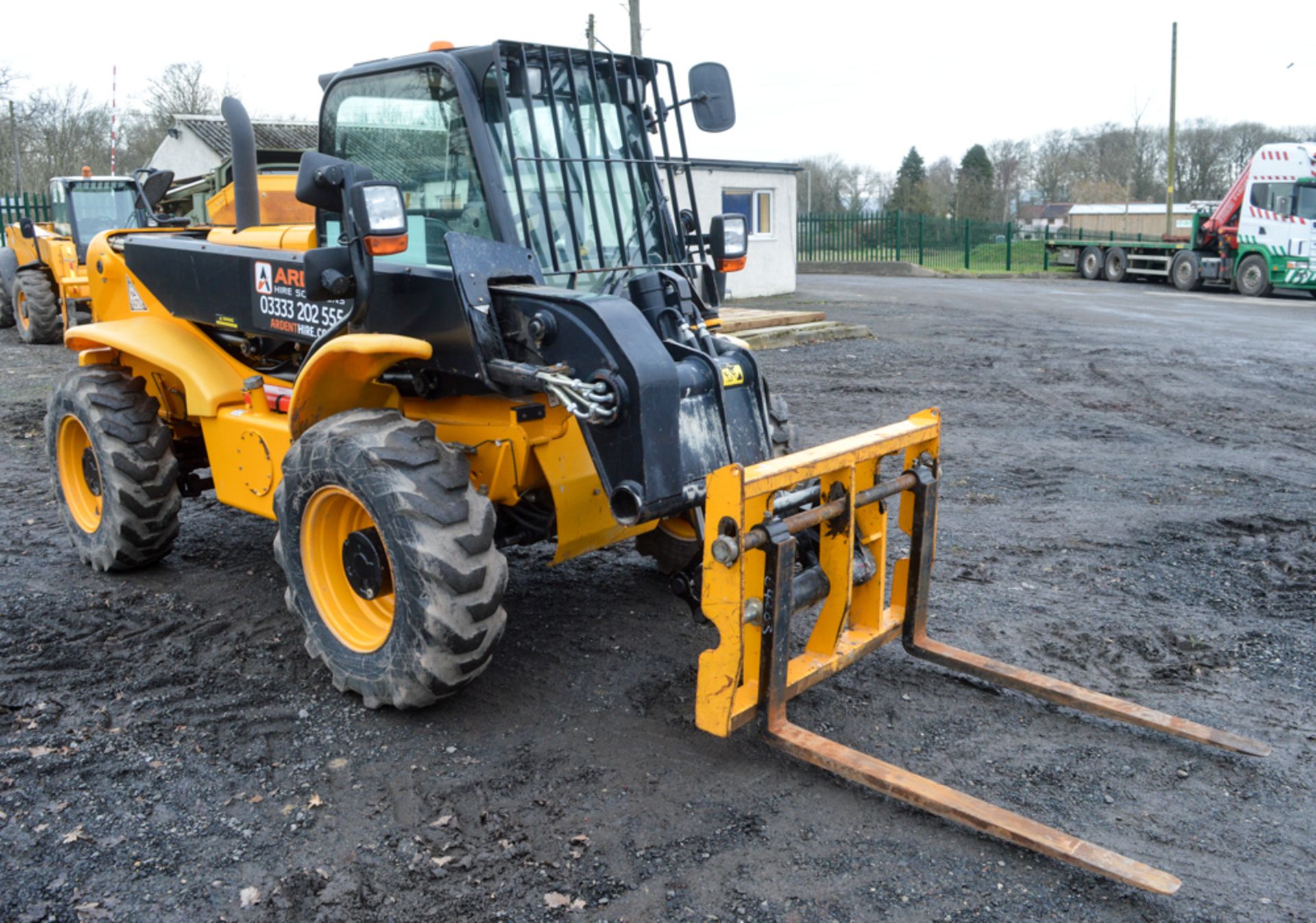 JCB 520-50 5 metre telescopic handler Year: 2014 S/N: 1462668 Recorded Hours: 1594 c/w air - Image 4 of 13