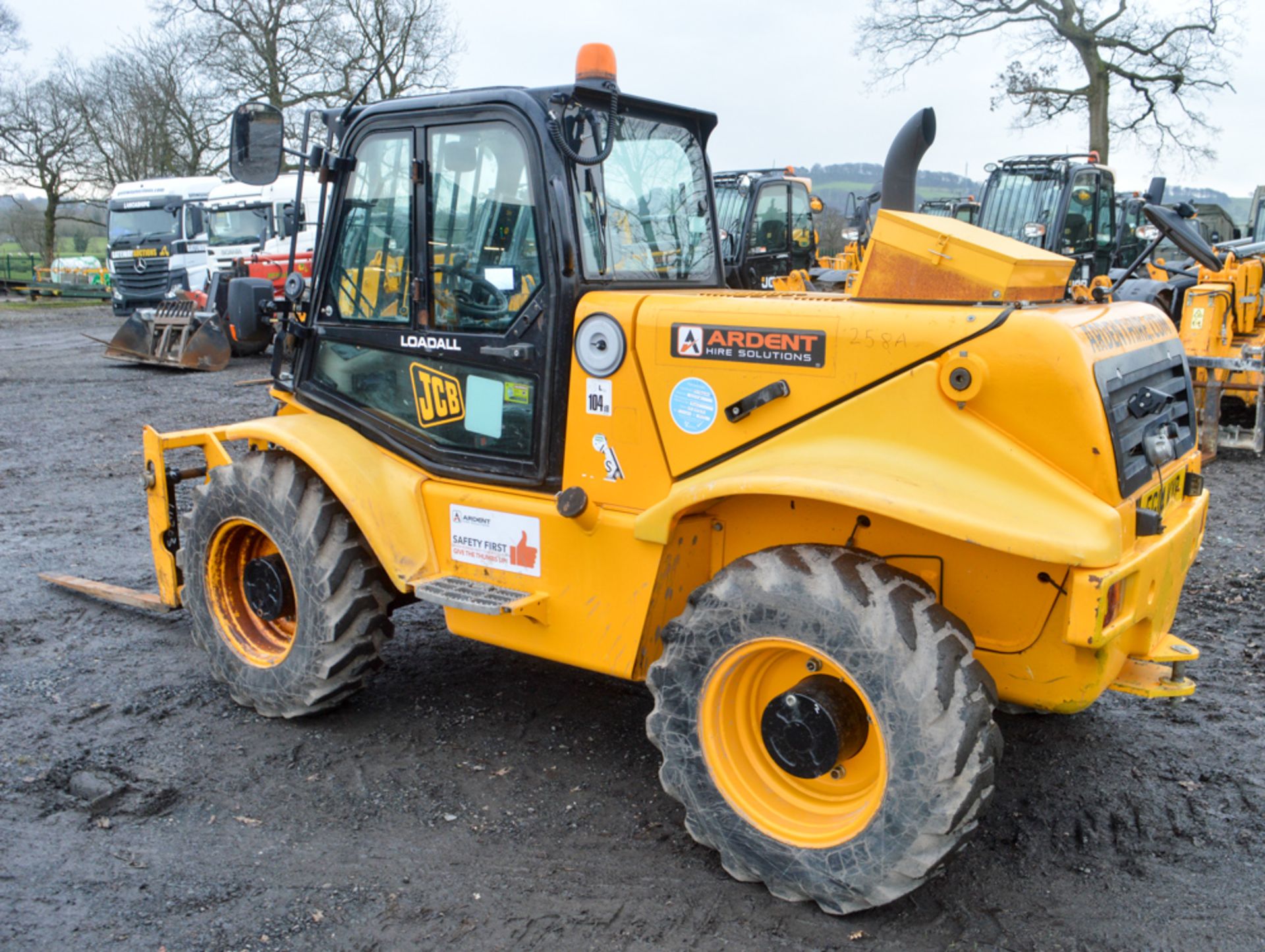 JCB 520-50 5 metre telescopic handler Year: 2014 S/N: 1462668 Recorded Hours: 1594 c/w air - Image 2 of 13