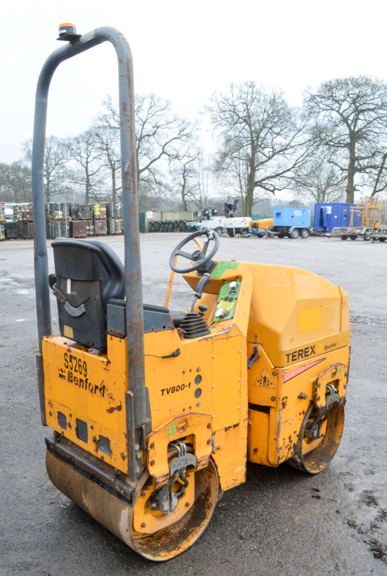 Benford Terex TV800-1 double drum ride on roller Year: 2004 S/N: E404HU096 Recorded Hours: 1470 - Image 3 of 8