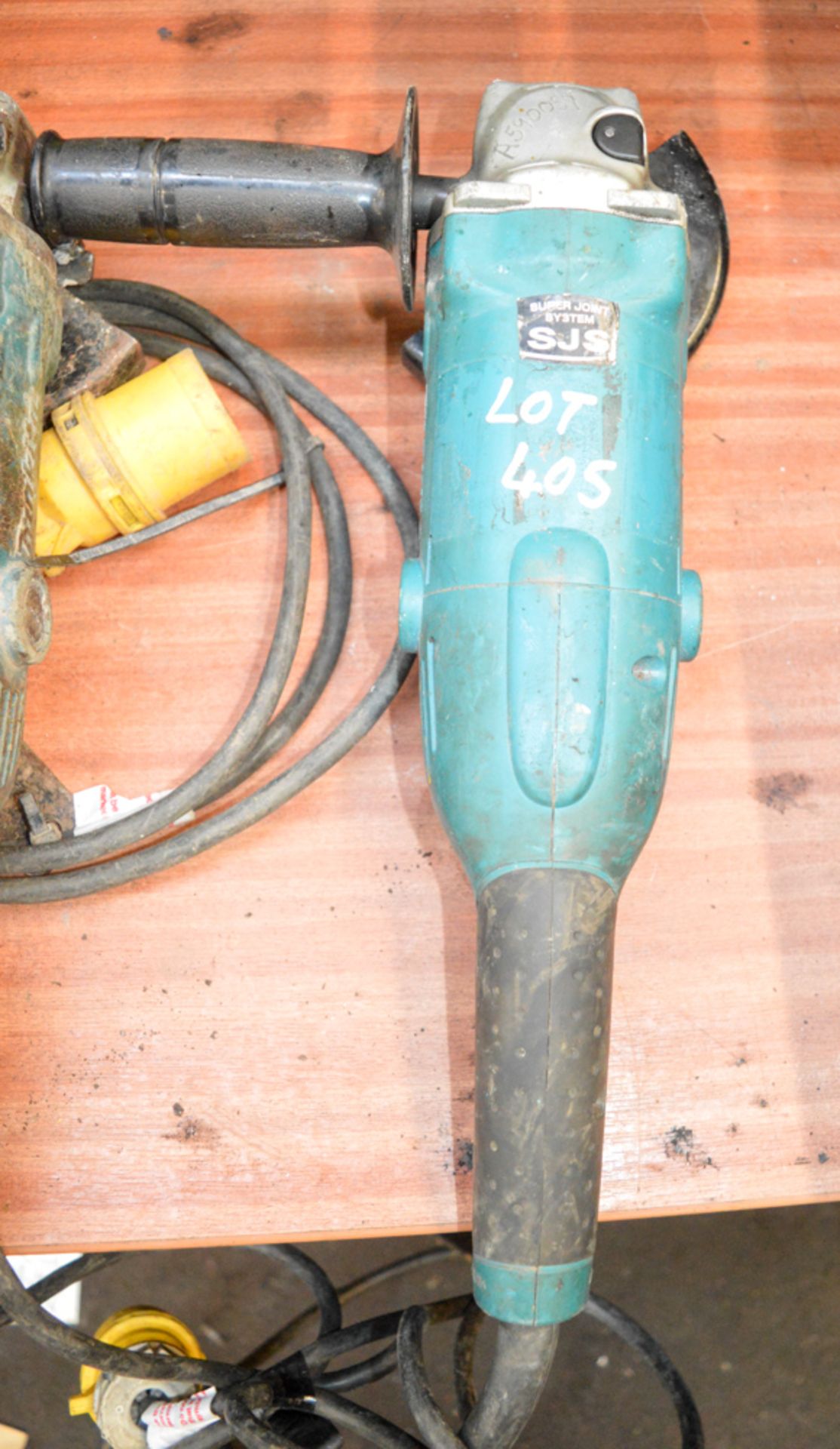 Makita 110v 125mm angle grinder A590057