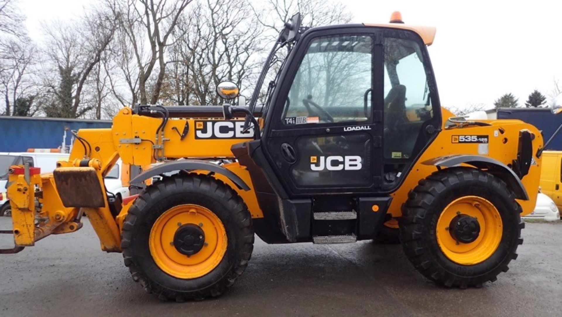 JCB 535-125 Hi-Viz T4i 12.5 metre telescopic handler Year: 2013 S/N: 2179163 Recorded Hours: 3802 - Image 4 of 13