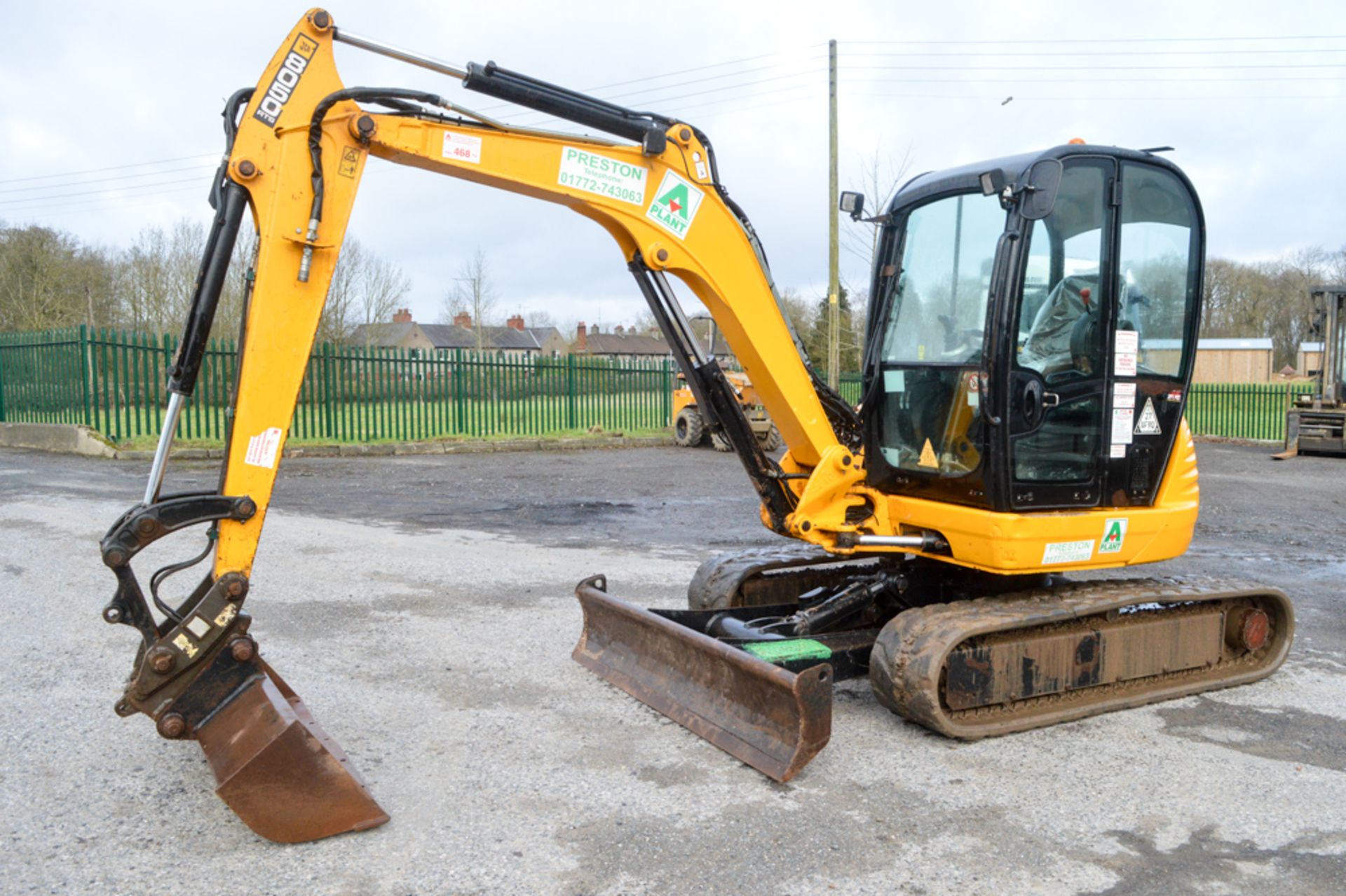 JCB 8050 RTS 5 tonne rubber tracked excavator Year: 2012 S/N: 174175 Recorded Hours: 2402 blade,