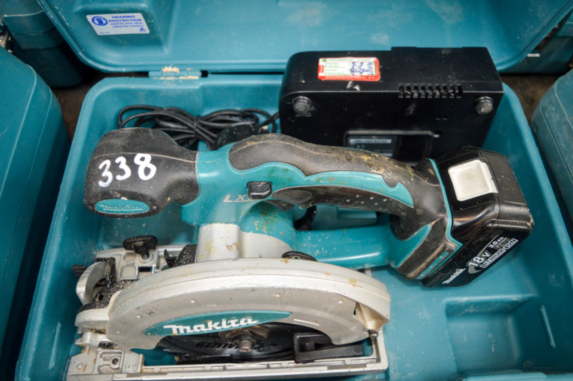 Makita 18v cordless circular saw c/w 2 batteries, charger & carry case A628451