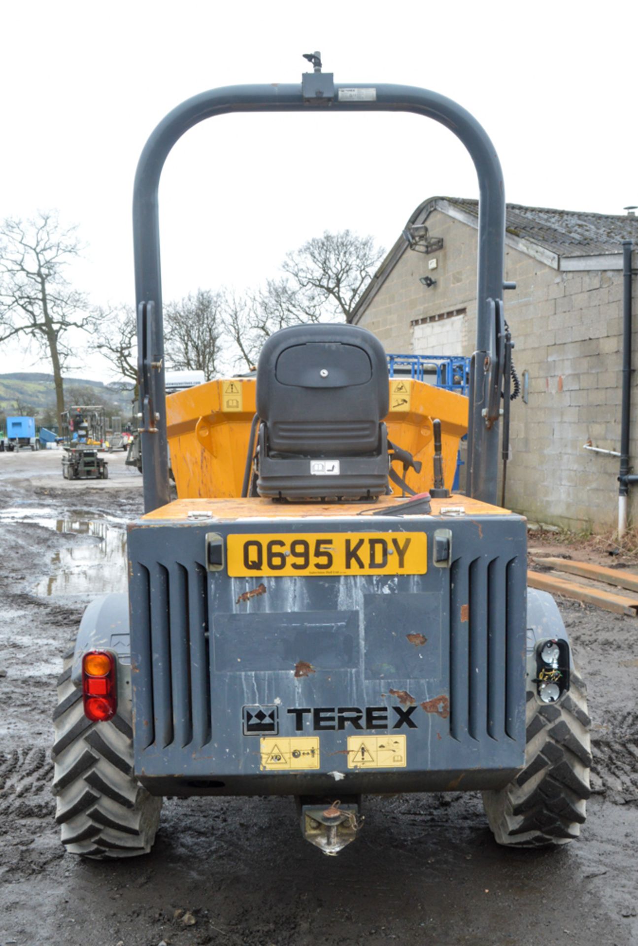 Benford Terex TA3s 3 tonne swivel skip dumper Year: 2012 S/N: 1741697 Recorded Hours: 1112 A577947 - Image 6 of 11