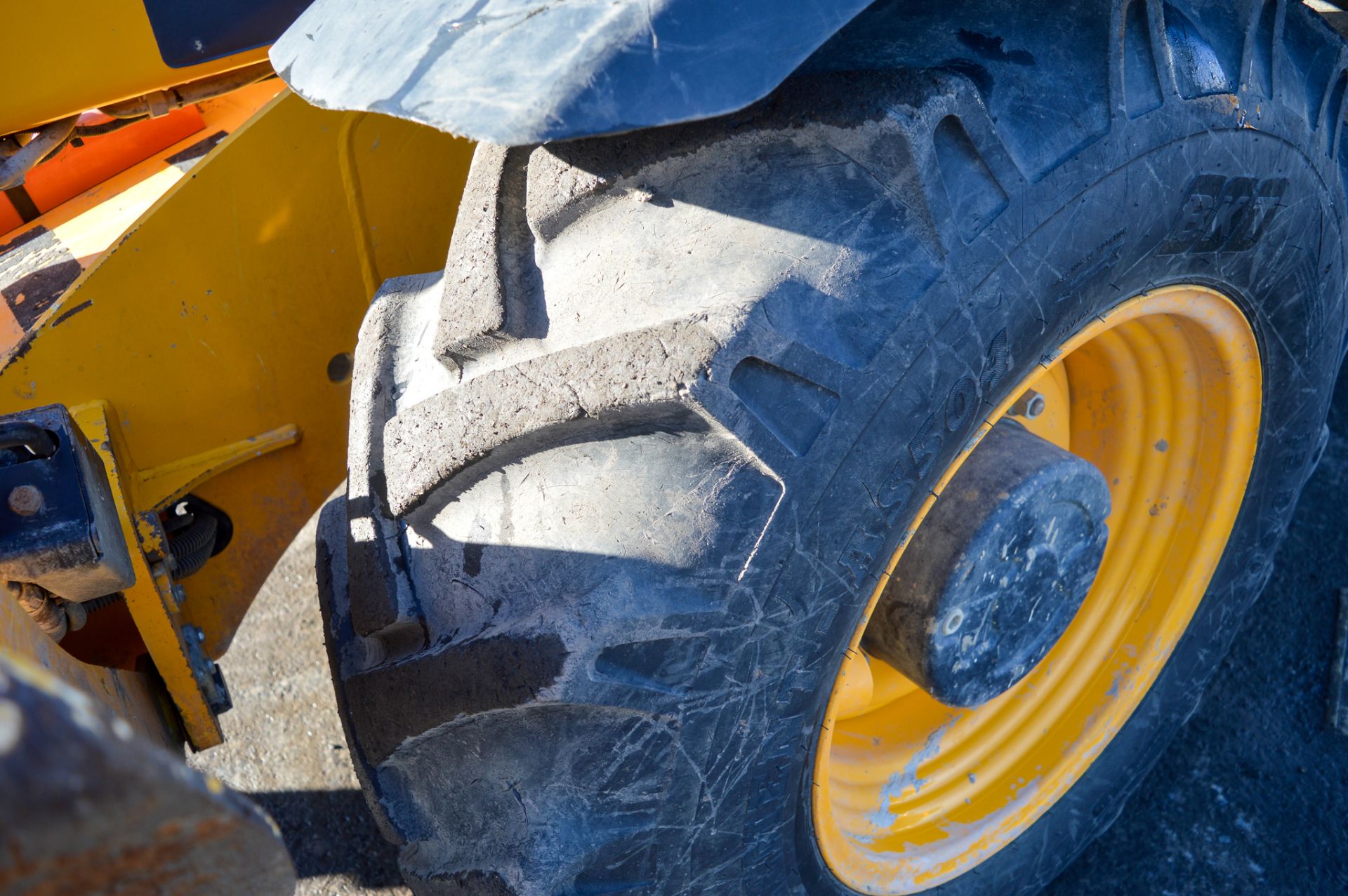 JCB 535-140 Hi-Viz T4i 14 metre telescopic handler Year: 2013 S/N: 2178340 Recorded Hours: 4426 c/ - Image 9 of 12