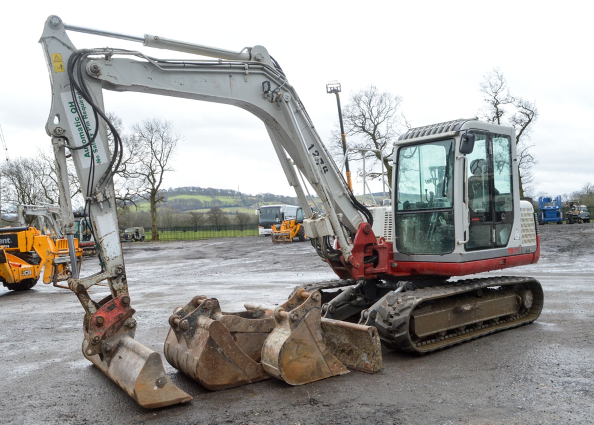 Takeuchi TB175 7.5 tonne rubber tracked excavator Year: 2010 S/N: 301463 Recorded Hours: 6204 blade,