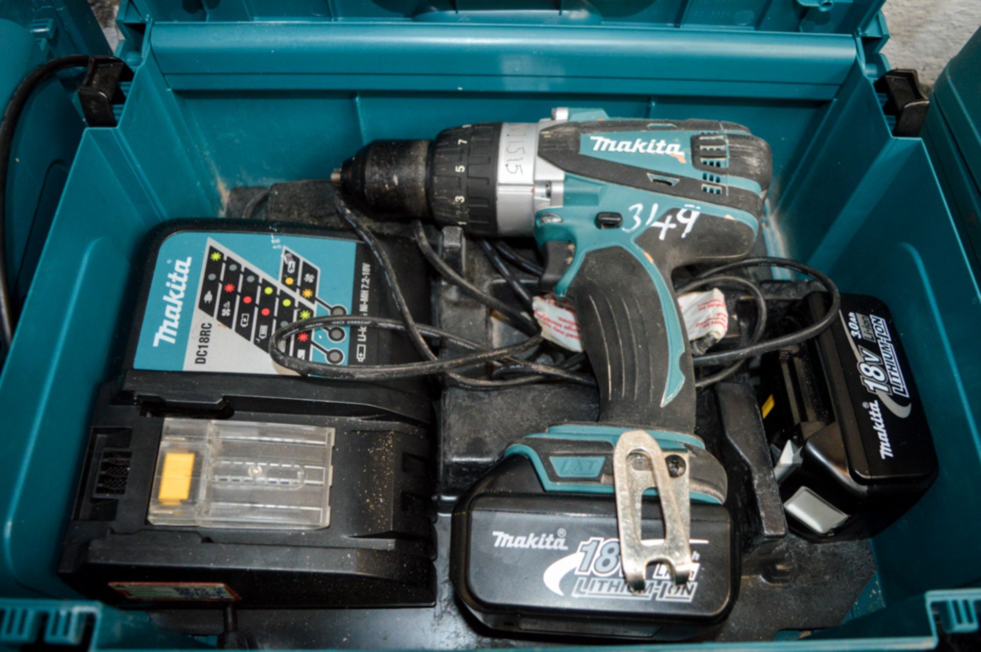 Makita 18v cordless power drill c/w 2 batteries, charger & carry case A671515