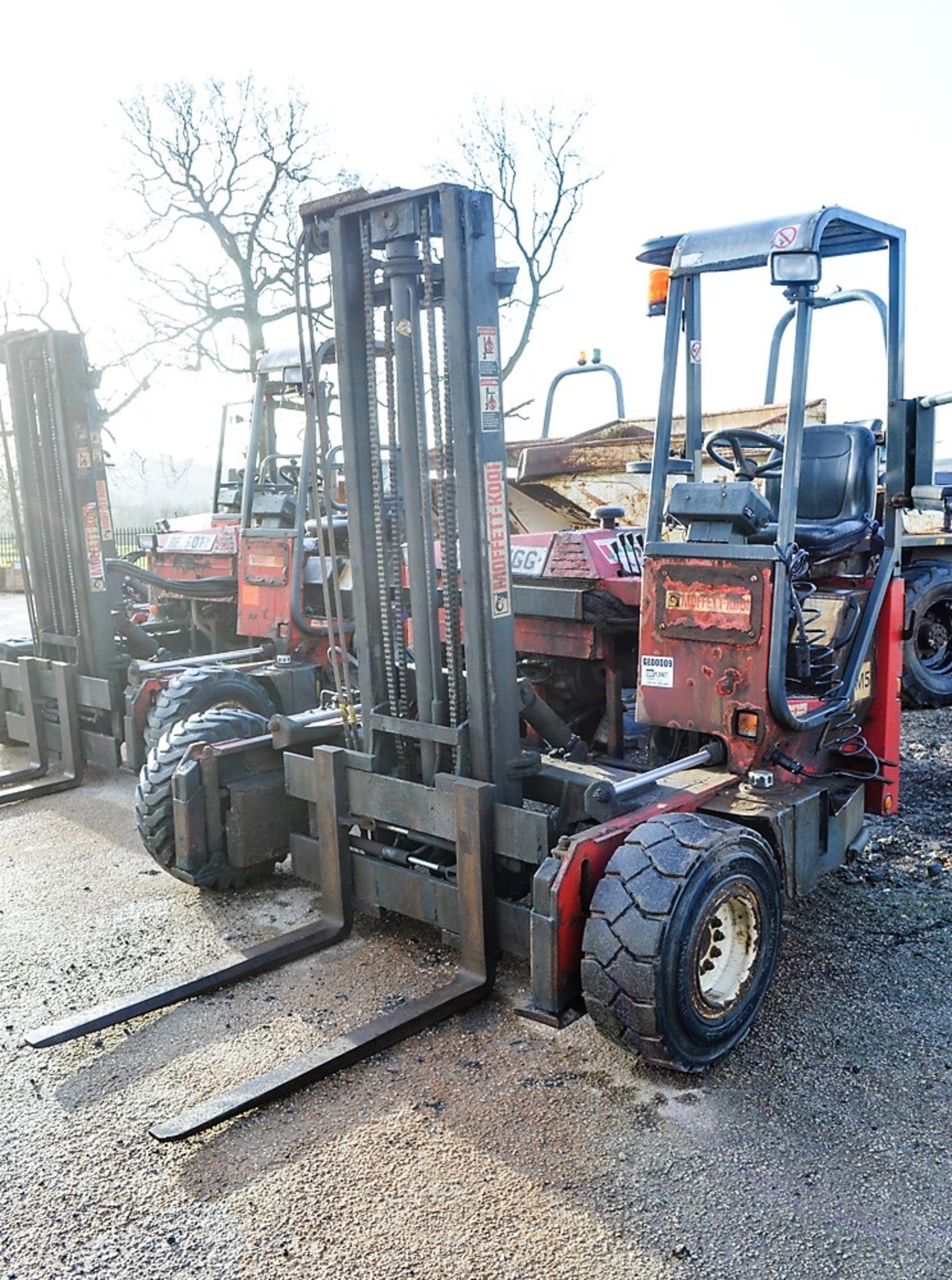 Moffet M5 20.3 diesel driven truck mountable fork lift truck Year: 2005 S/N: E030205 Recorded Hours: - Image 2 of 6