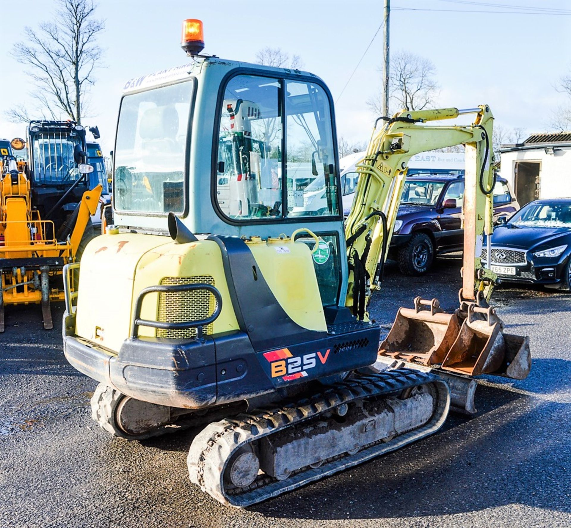 Yanmar B25V 2.5 tonne rubber tracked mini excavator Year: 2007 S/N: E204238 Recorded Hours: 4590 - Image 3 of 11