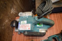 Makita 110v sander A625128