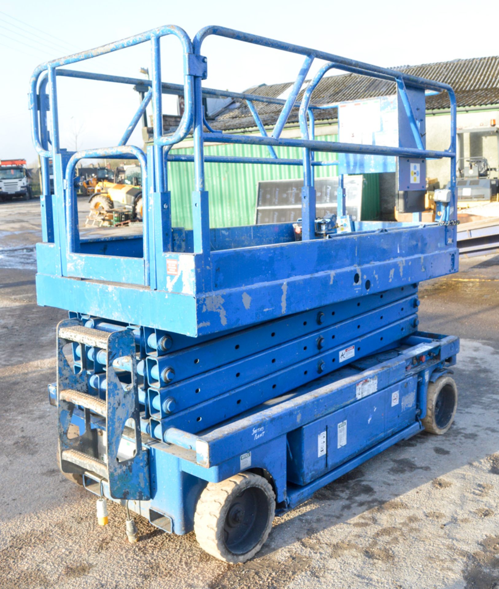 Genie Lift GS2646 26 ft battery election scissor lift access platform Year: 1998 S/N: 3659 - Image 2 of 5