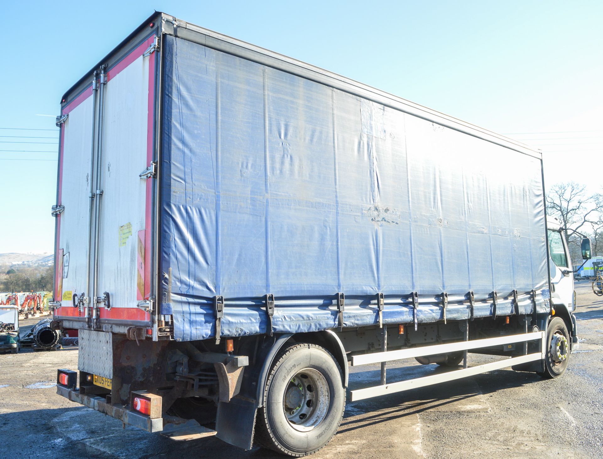 DAF 55-220 18 tonne curtain side flat bed lorry Registration Number: BX05 FEF Date of - Image 4 of 9