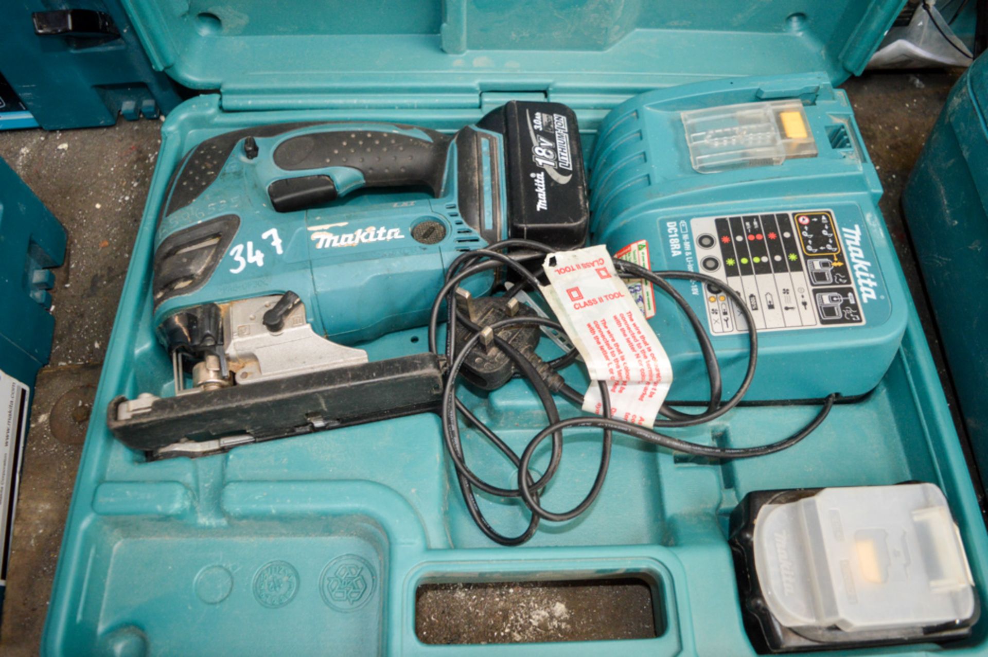 Makita 18v cordless jigsaw c/w 2 batteries, charger & carry case A596535