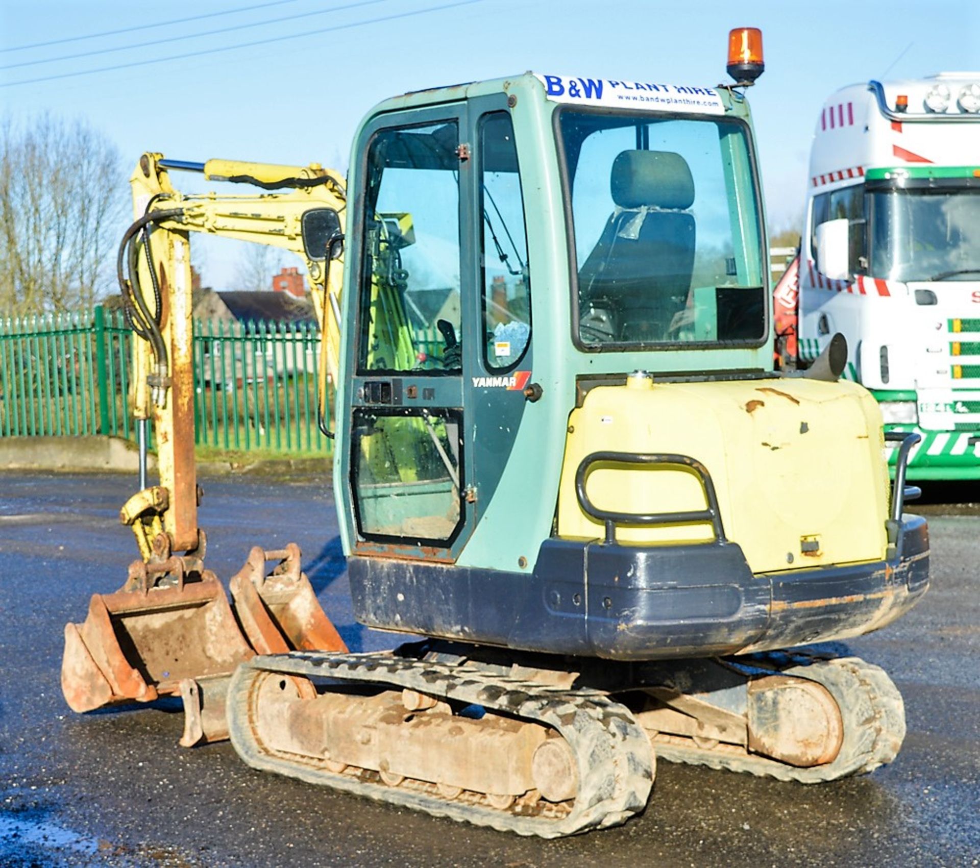 Yanmar B25V 2.5 tonne rubber tracked mini excavator Year: 2007 S/N: E204238 Recorded Hours: 4590 - Image 2 of 11