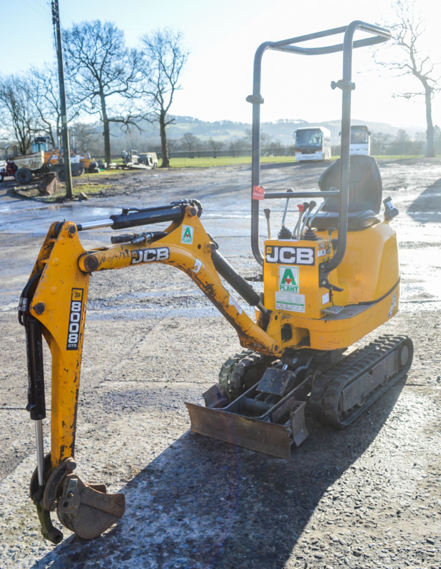JCB 8008 CTS 0.8 tonne rubber tracked micro excavator Year: 2013 S/N: 77935 Recorded Hours: 971 - Image 2 of 9