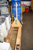 Hand hydraulic pallet truck A601533