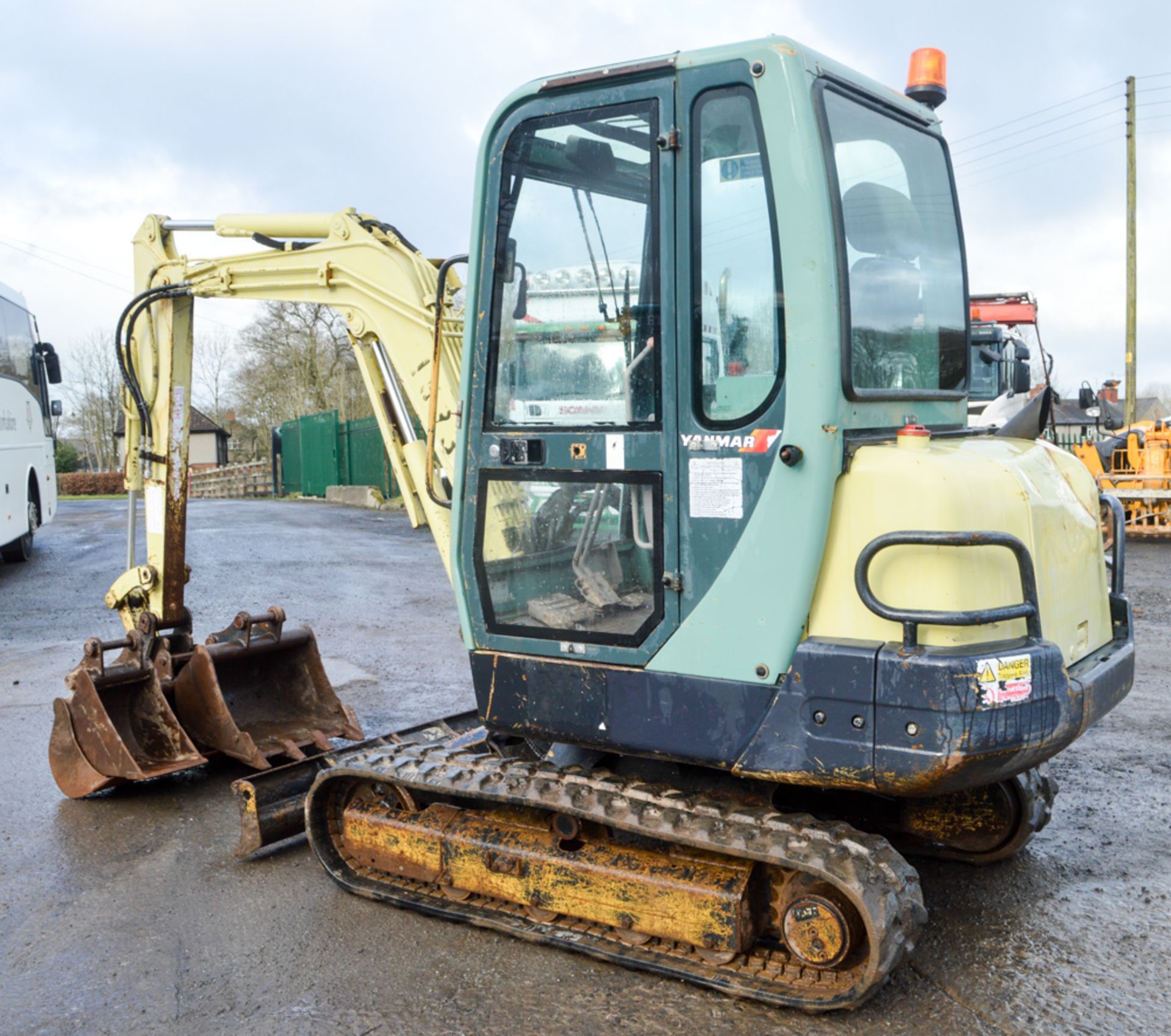 Yanmar B25V 2.5 tonne rubber tracked mini excavator Year: 2006 S/N: 09532 Recorded Hours: 4562 - Image 2 of 11